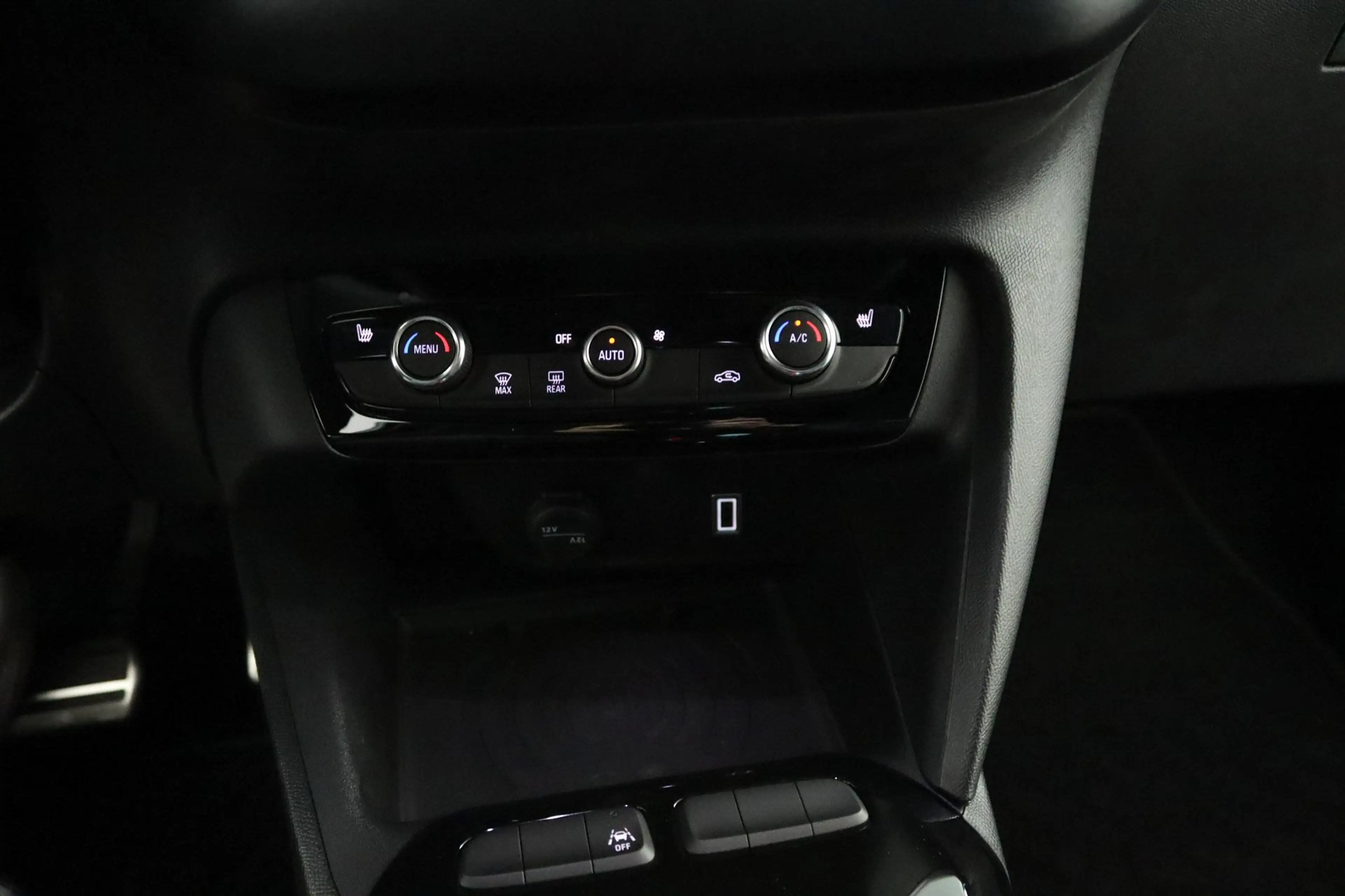 Opel Corsa-e Electric Ultimate 136pk 50 kWh | ReNewKnit stoelbe — photo 6