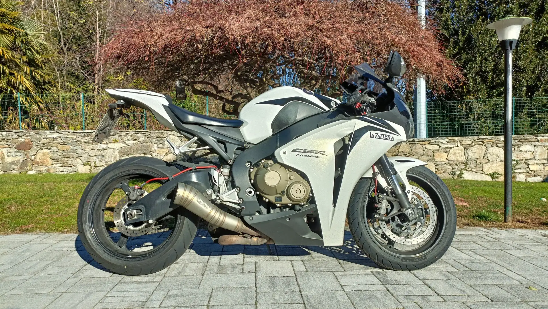 Honda CBR 1000 Bianco - 1