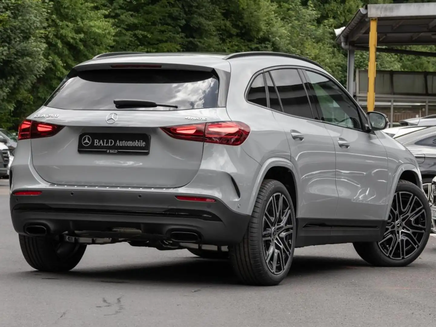 Mercedes-Benz GLA 250 4M AMG-Advanced+/ILS/Pano/AHK/Easy/Night Grau - 2