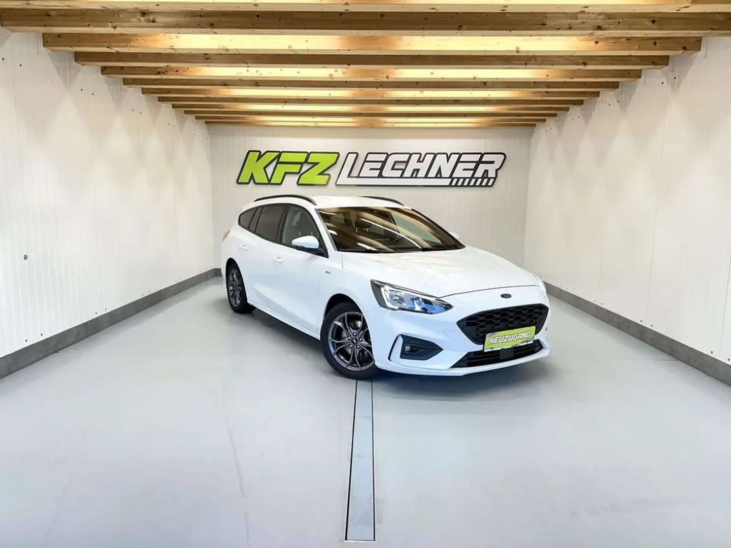 Ford Focus Turnier 1,5 EcoBl. ''ST-Line'' W-PAKET*NAVI Weiß - 1