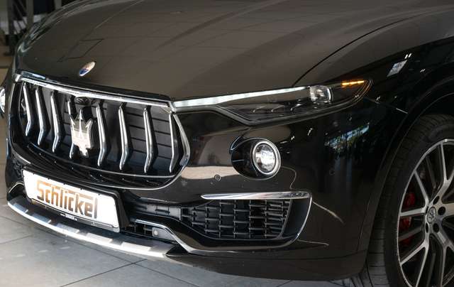 Maserati Levante Q4 GranLusso Navi Leder Panoramaschiebedach