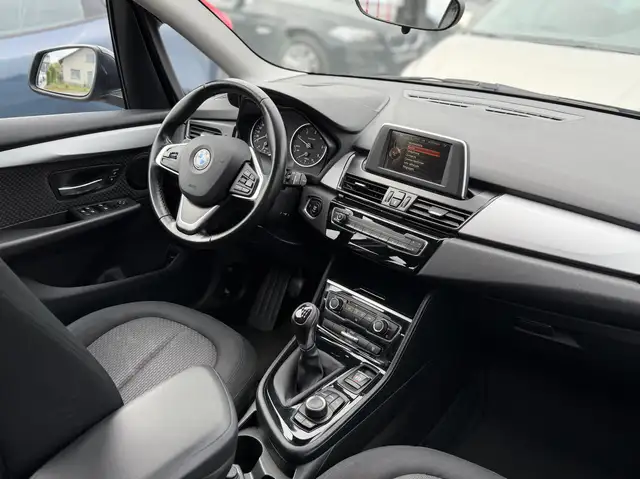 BMW 2 Series view 12