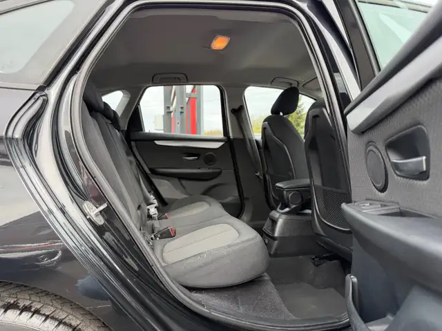 BMW 2 Series view 8