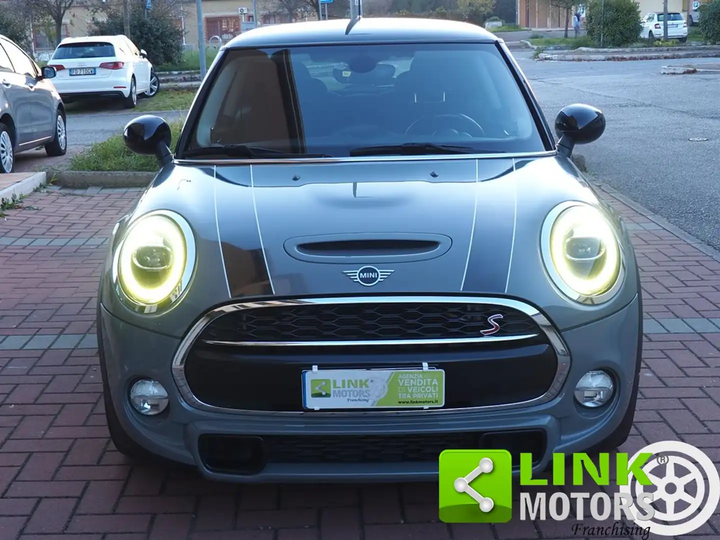 MINI Cooper S AUT.+HARMAN KARDON tagliandata Gris - 2