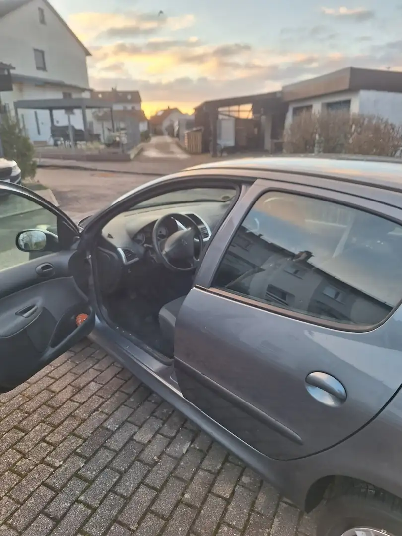 Peugeot 206 206+ 60 frisch TÜV - 1