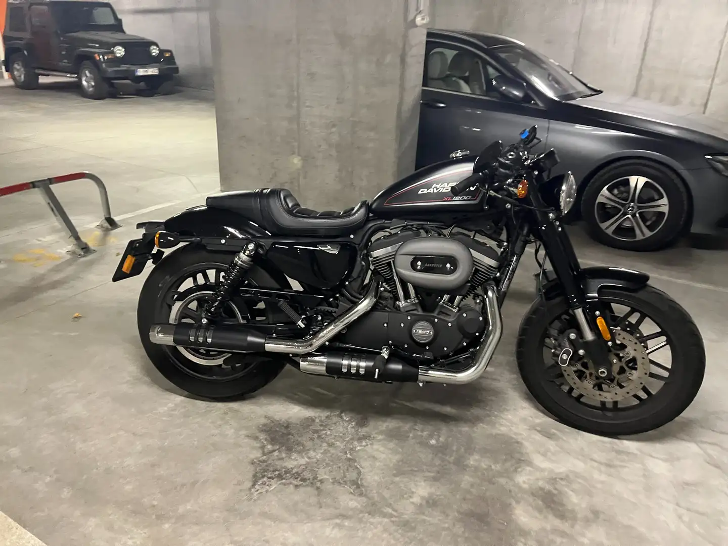 Harley-Davidson Roadster 1200 Black - 1