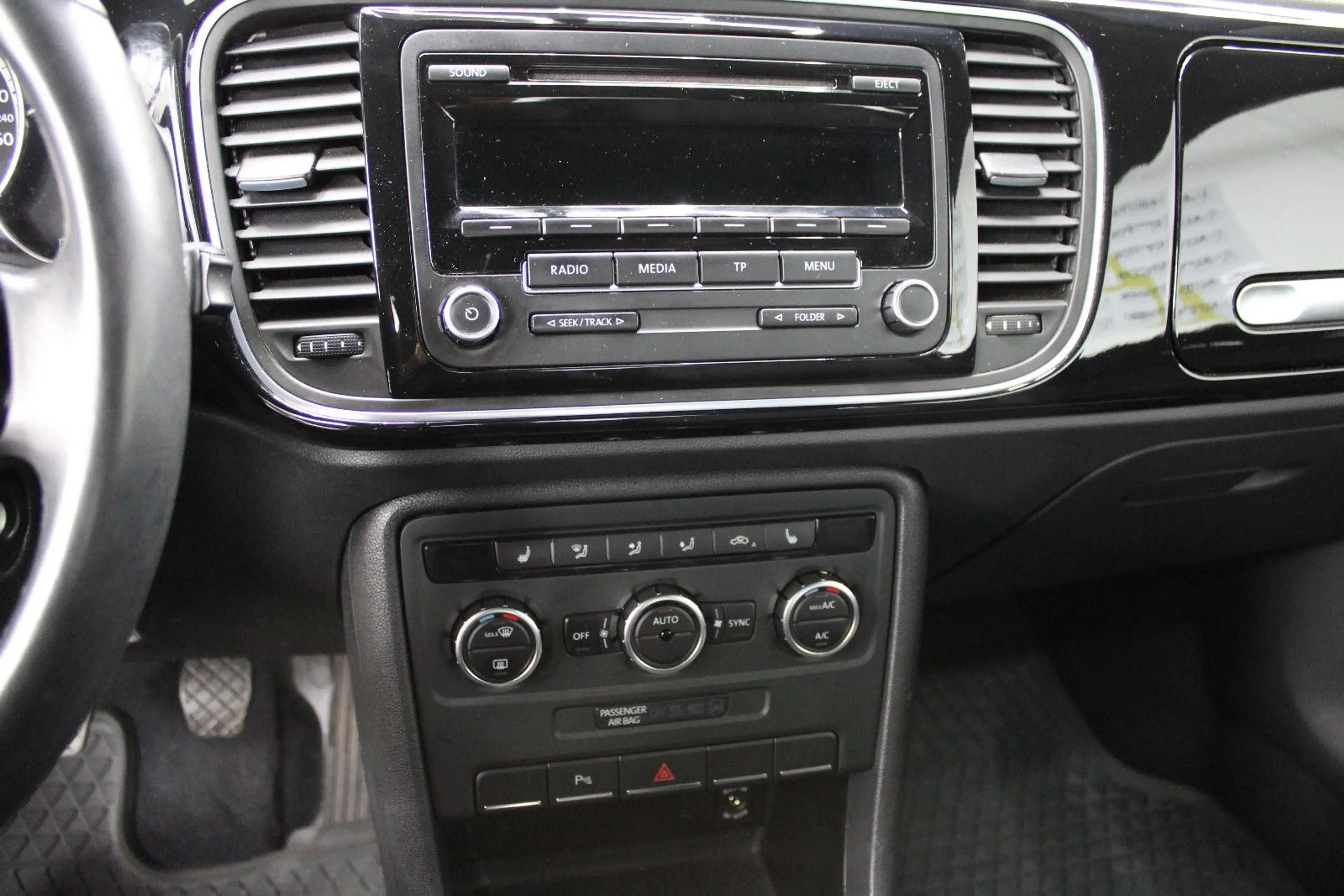 Volkswagen Beetle Lim. Design+SHZ+PDC+KLIMA+TEMP+ — photo 14