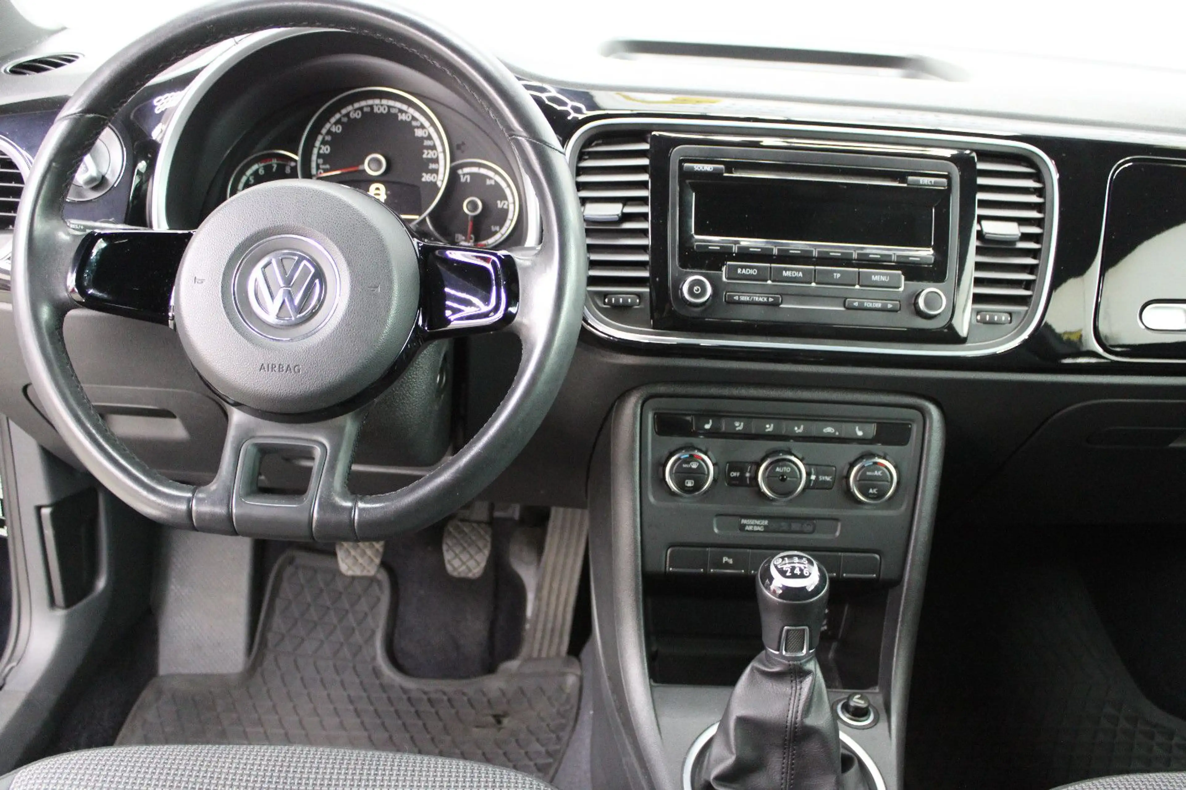 Volkswagen Beetle Lim. Design+SHZ+PDC+KLIMA+TEMP+ — photo 13