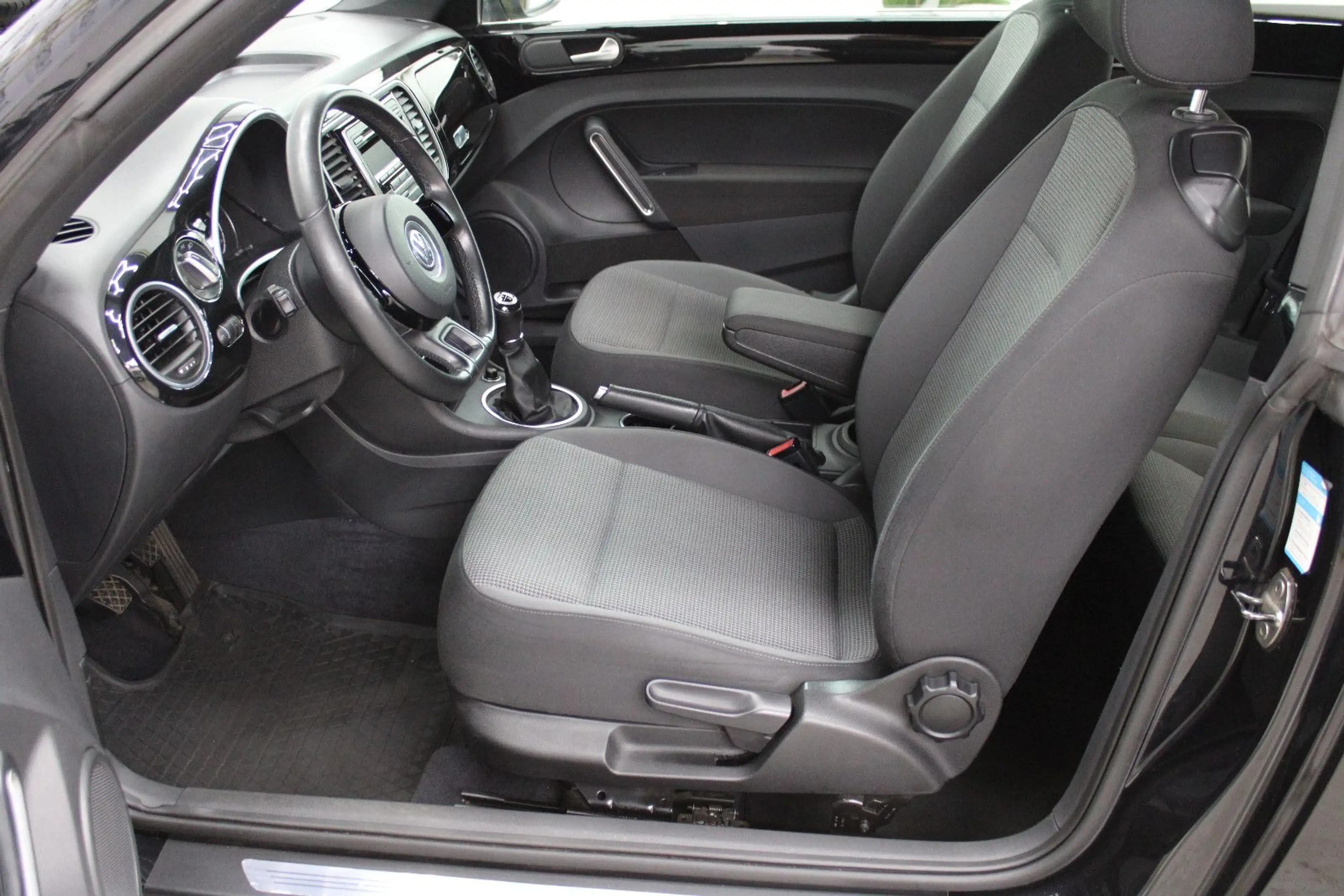 Volkswagen Beetle Lim. Design+SHZ+PDC+KLIMA+TEMP+ — photo 9