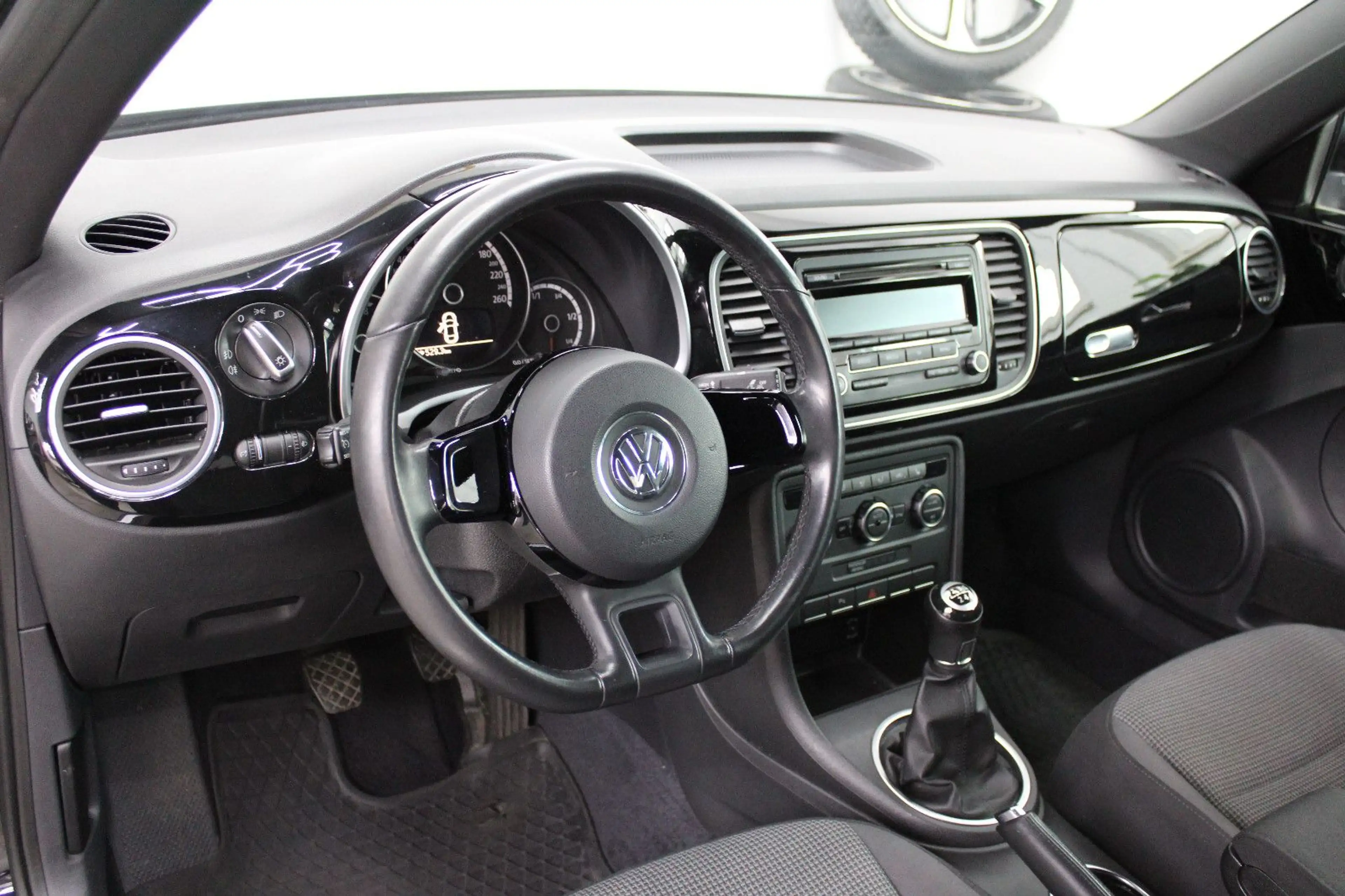 Volkswagen Beetle Lim. Design+SHZ+PDC+KLIMA+TEMP+ — photo 10