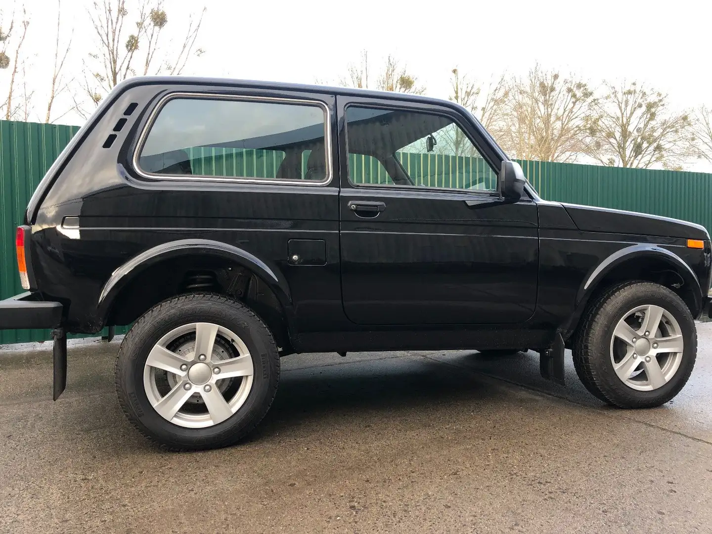 Lada Niva "PREMIUM PLUS" KLIMA/ SITZHEIZUNG AET-2026! Schwarz - 2