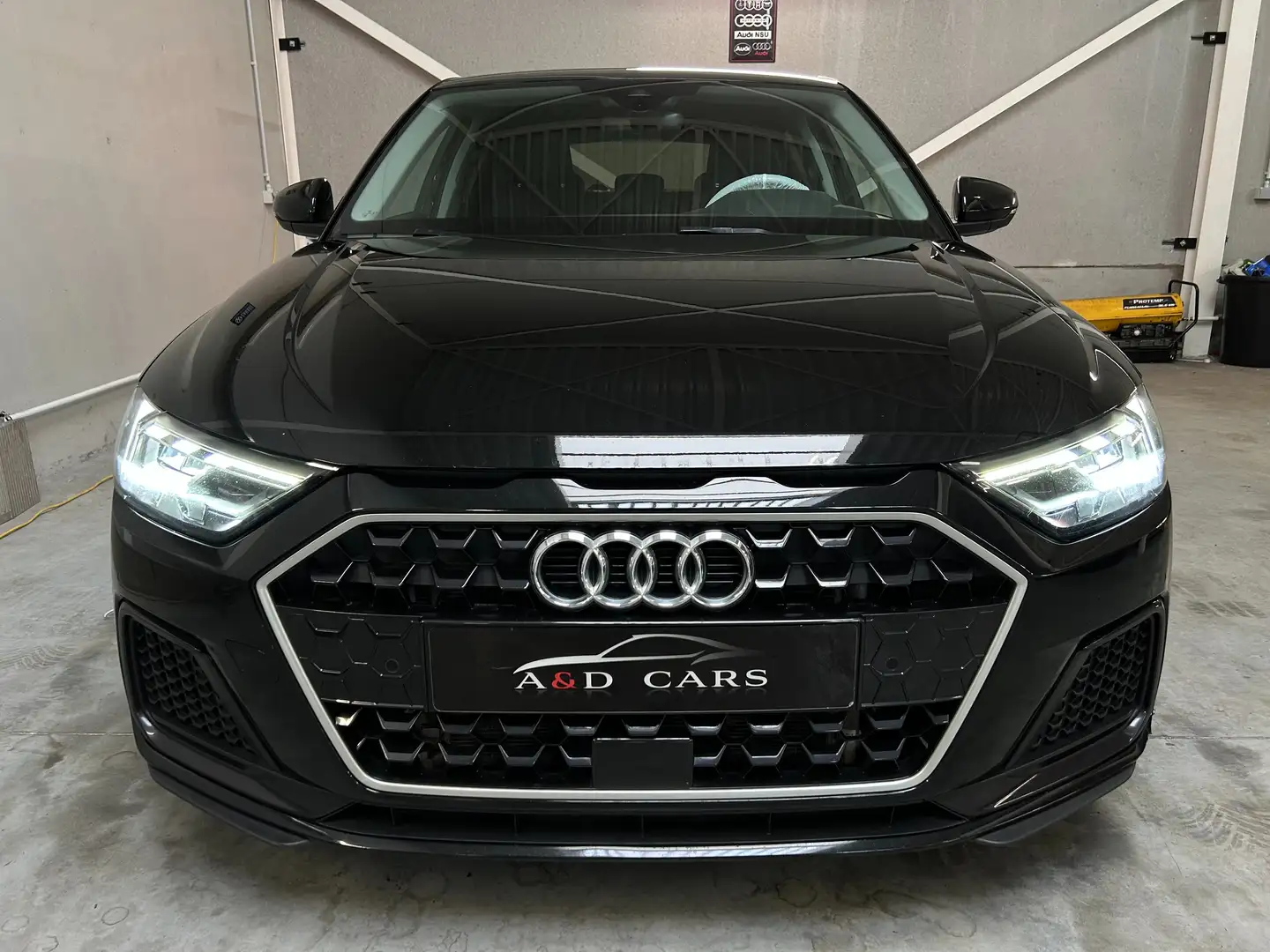 Audi A1 A1 30 TFSI 110CV- CAMERA -CARPLAY -FEUX LED Zwart - 2