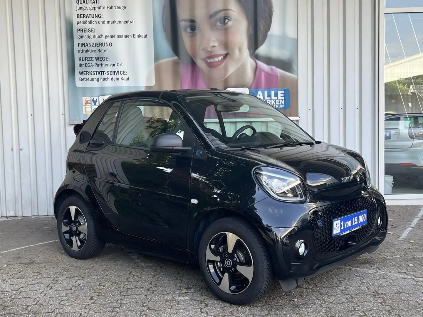 smart forTwo EQ cabrio*EXCLUSIVE*22kW*CAM*MEDIA*SHZ*ALU*ALLW*JB Noir - 1