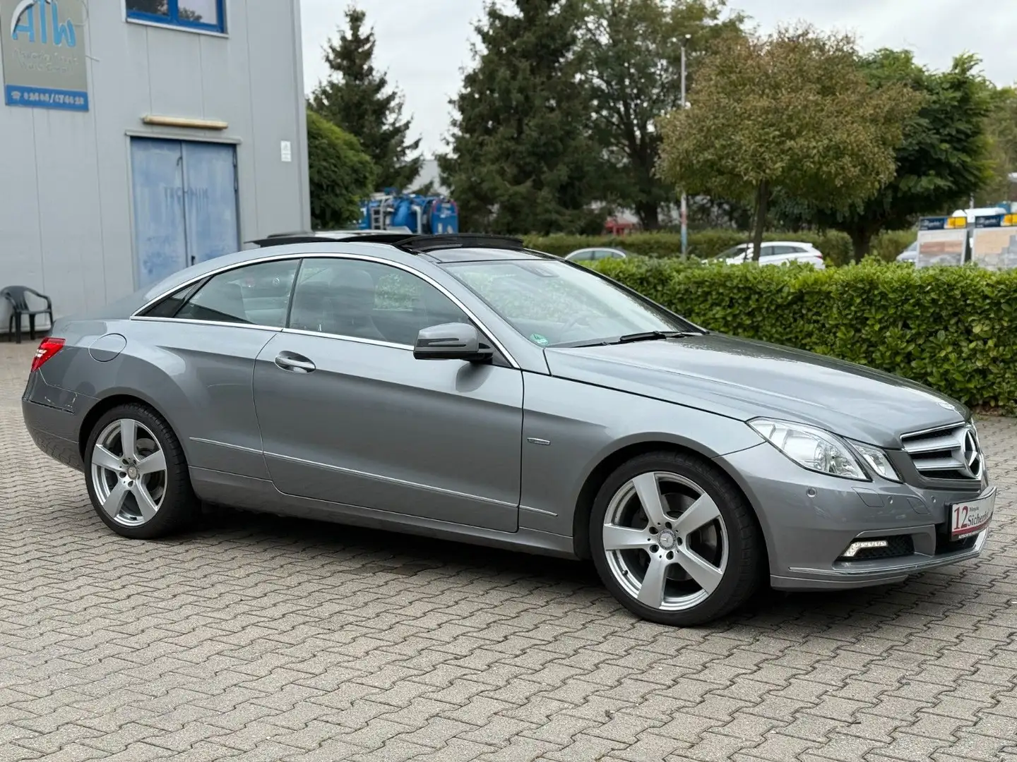 Mercedes-Benz E 350 Coupe CGI BlueEfficiency Garantie* TÜV 27* Silber - 1