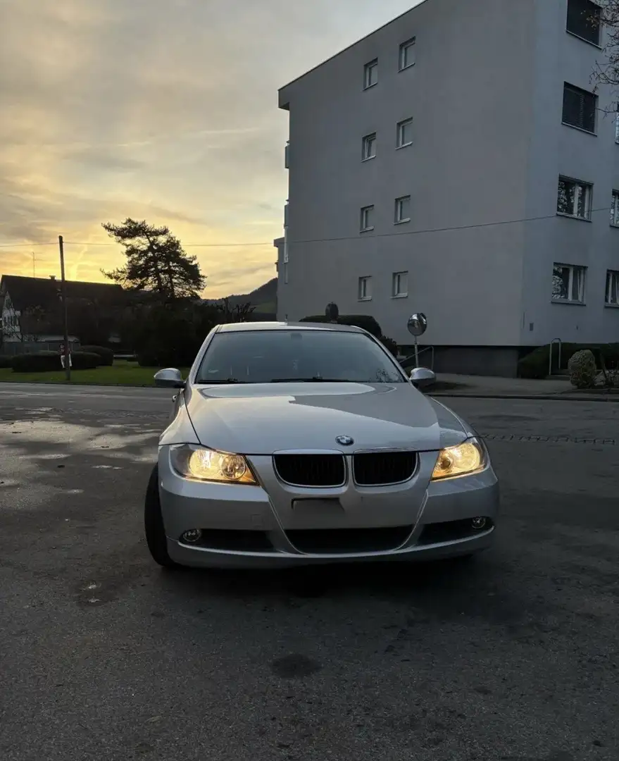 BMW 318 318i - 1