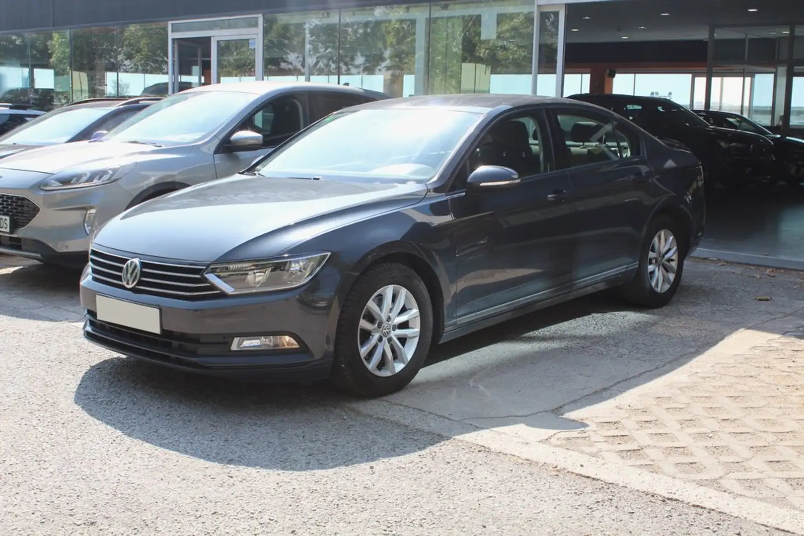 Volkswagen Passat Advance 1.6 TDI 88kW 120CV - 2