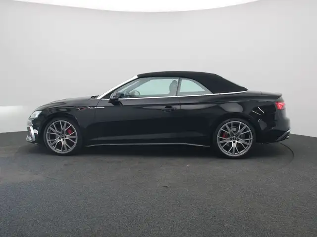 Audi S5 view 4