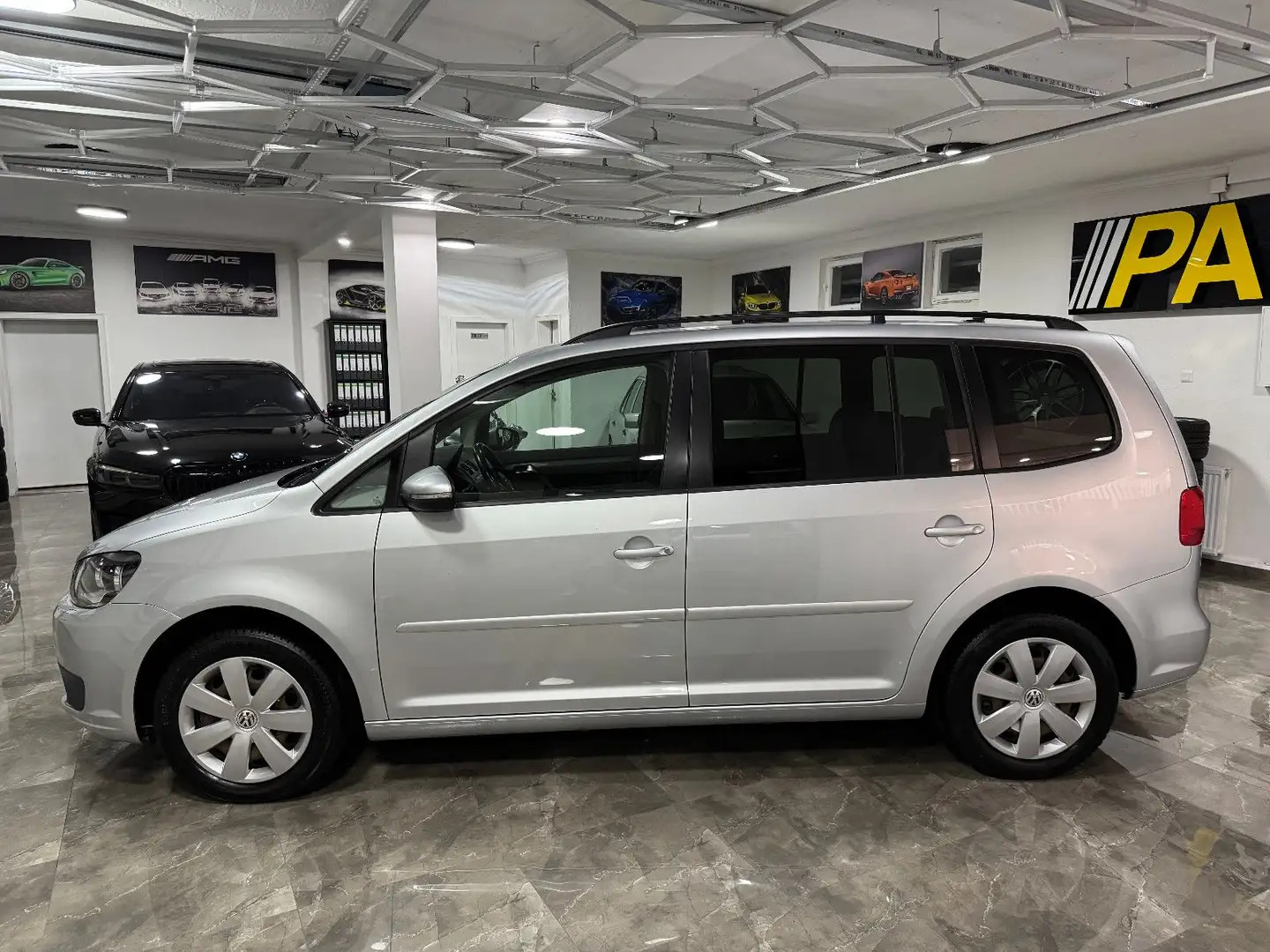 Volkswagen Touran 2.0 TDI Comfortline / Automatik Tempomat Plateado - 2