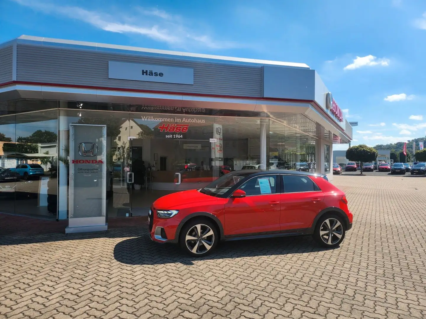 Audi A1 allstreet 30 TFSI S Line Automatik Rot - 1