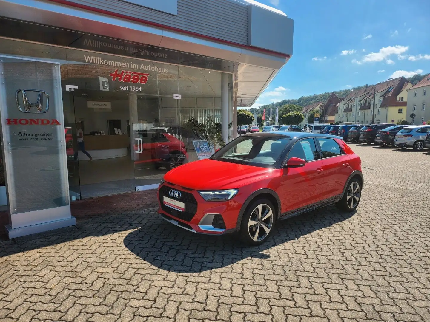 Audi A1 allstreet 30 TFSI S Line Automatik Rot - 2