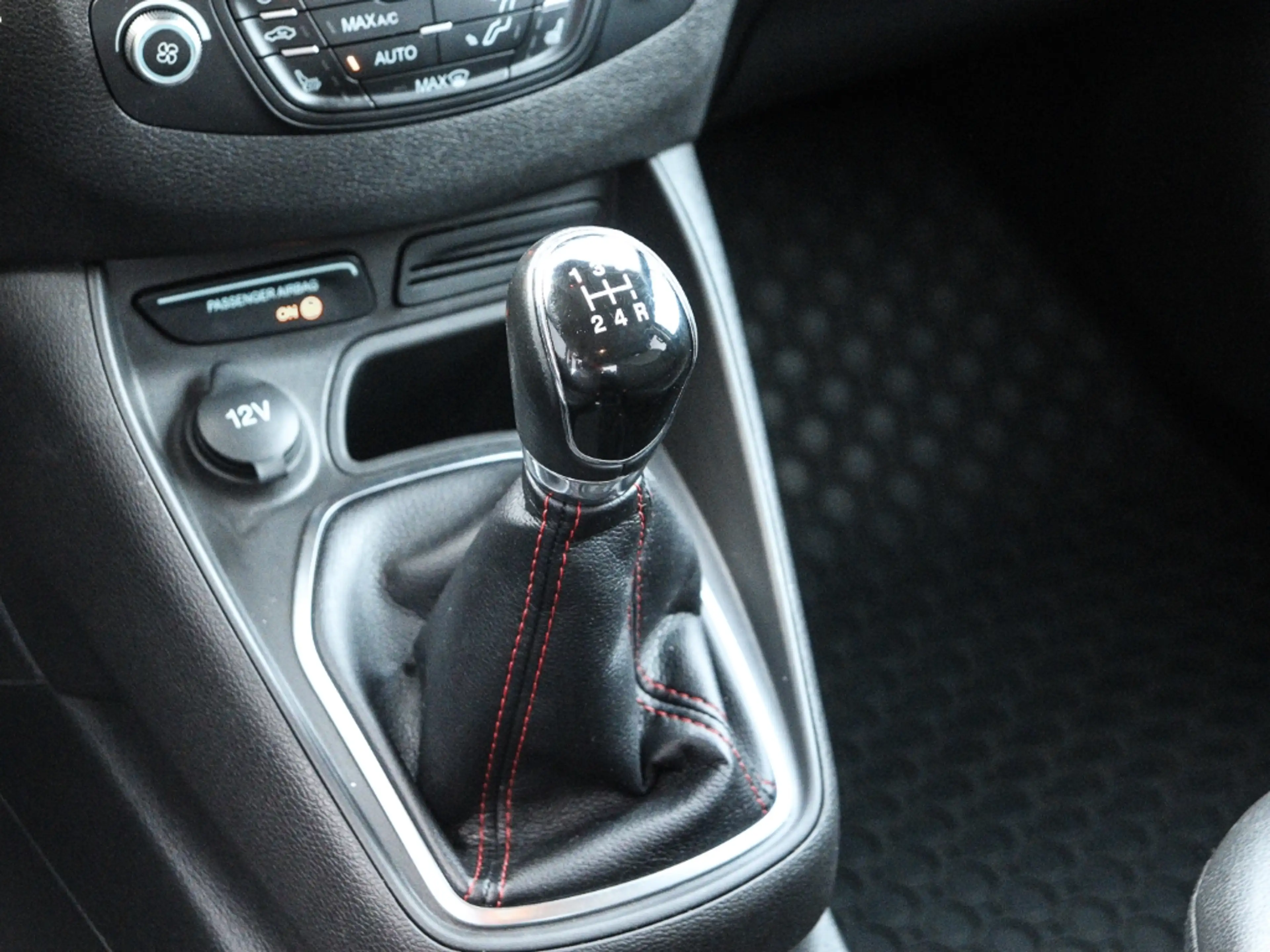 Ford Tourneo Courier Sport Navi Mehrzonenklima 2-Zonen-Klimaautom Klima — photo 13