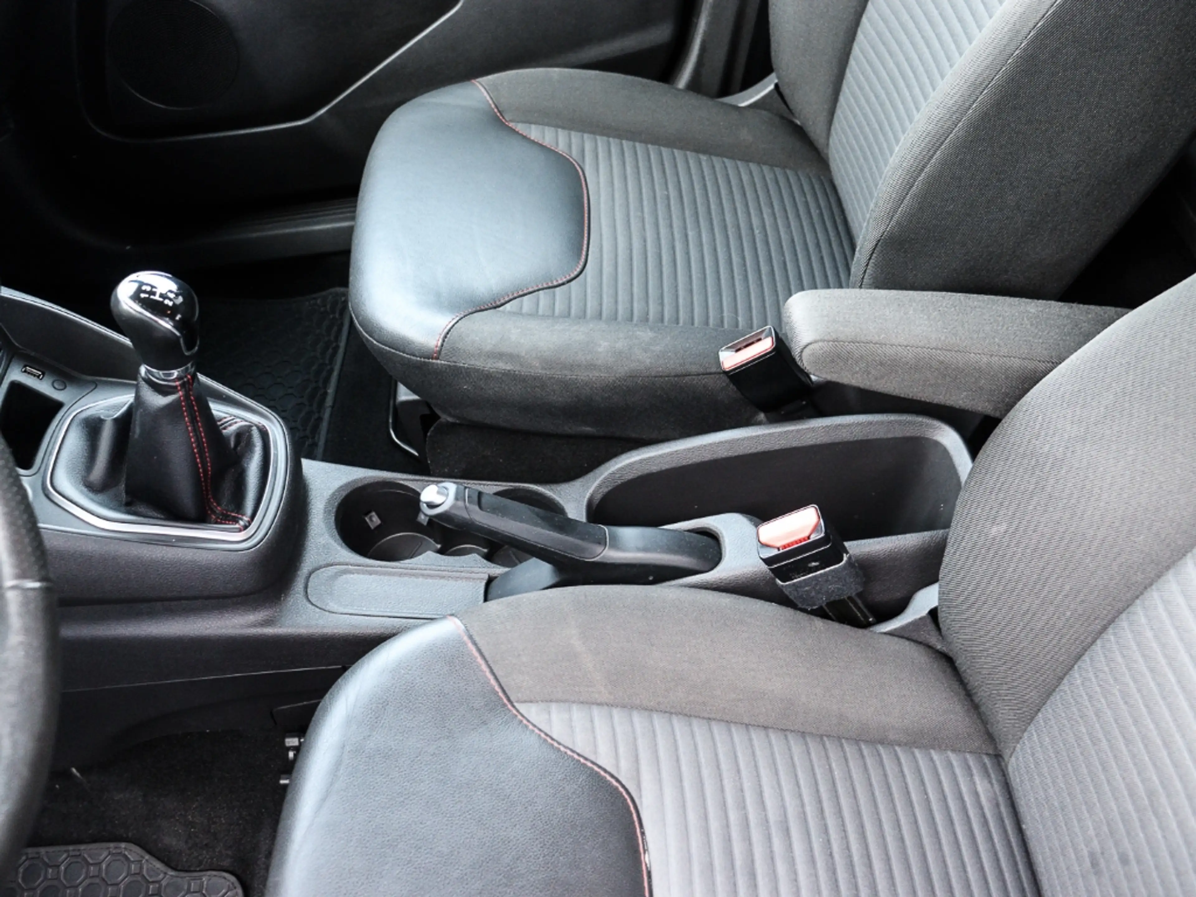 Ford Tourneo Courier Sport Navi Mehrzonenklima 2-Zonen-Klimaautom Klima — photo 14
