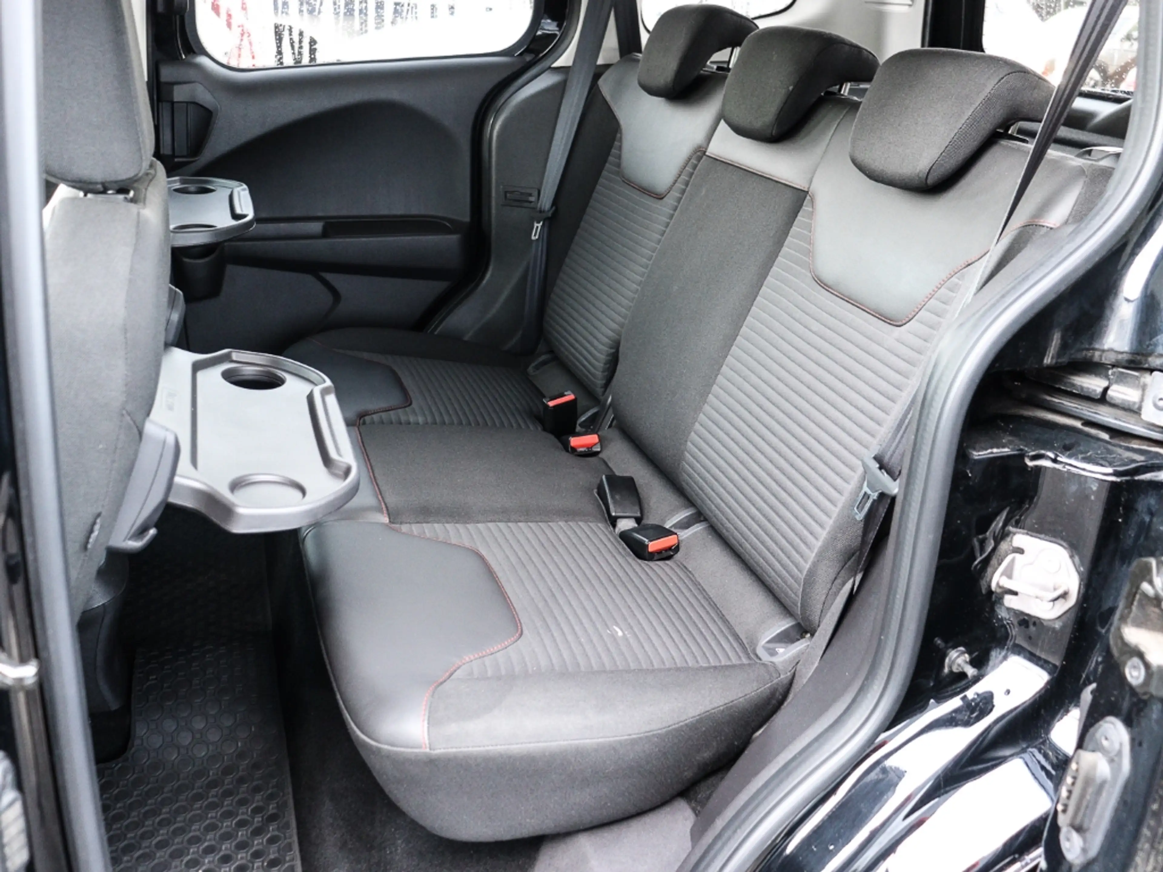 Ford Tourneo Courier Sport Navi Mehrzonenklima 2-Zonen-Klimaautom Klima — photo 15