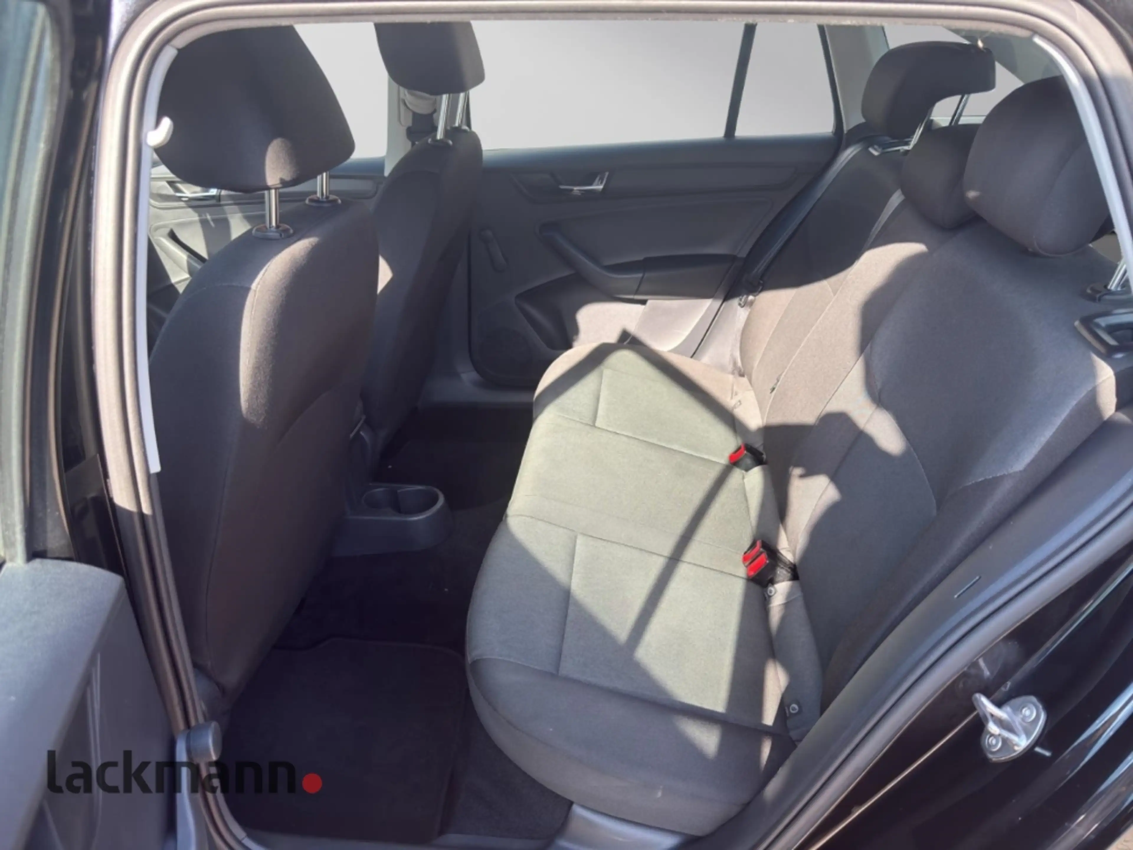 Skoda Rapid/Spaceback Spaceback Active 1.0 TSI *Klima*PDC hi.* — photo 10