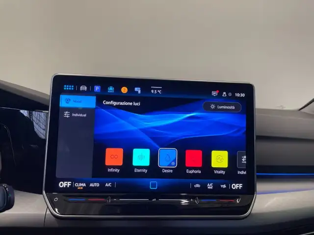 Volkswagen Golf view 11
