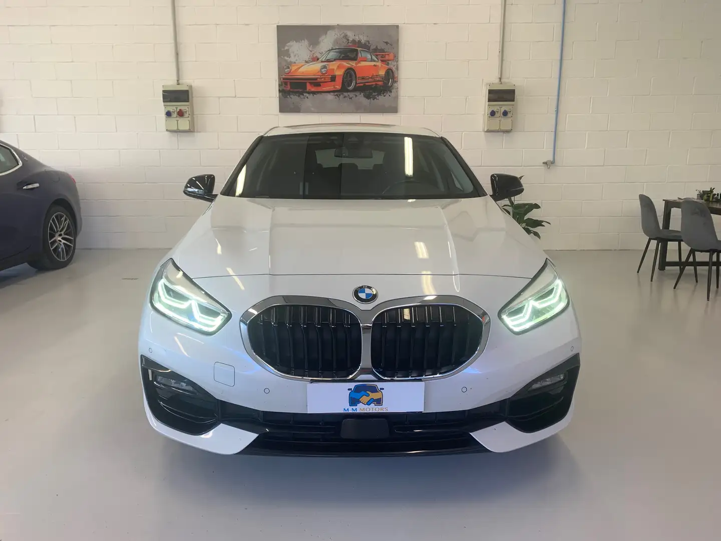 BMW 118 118i Sport 5p auto Biały - 2