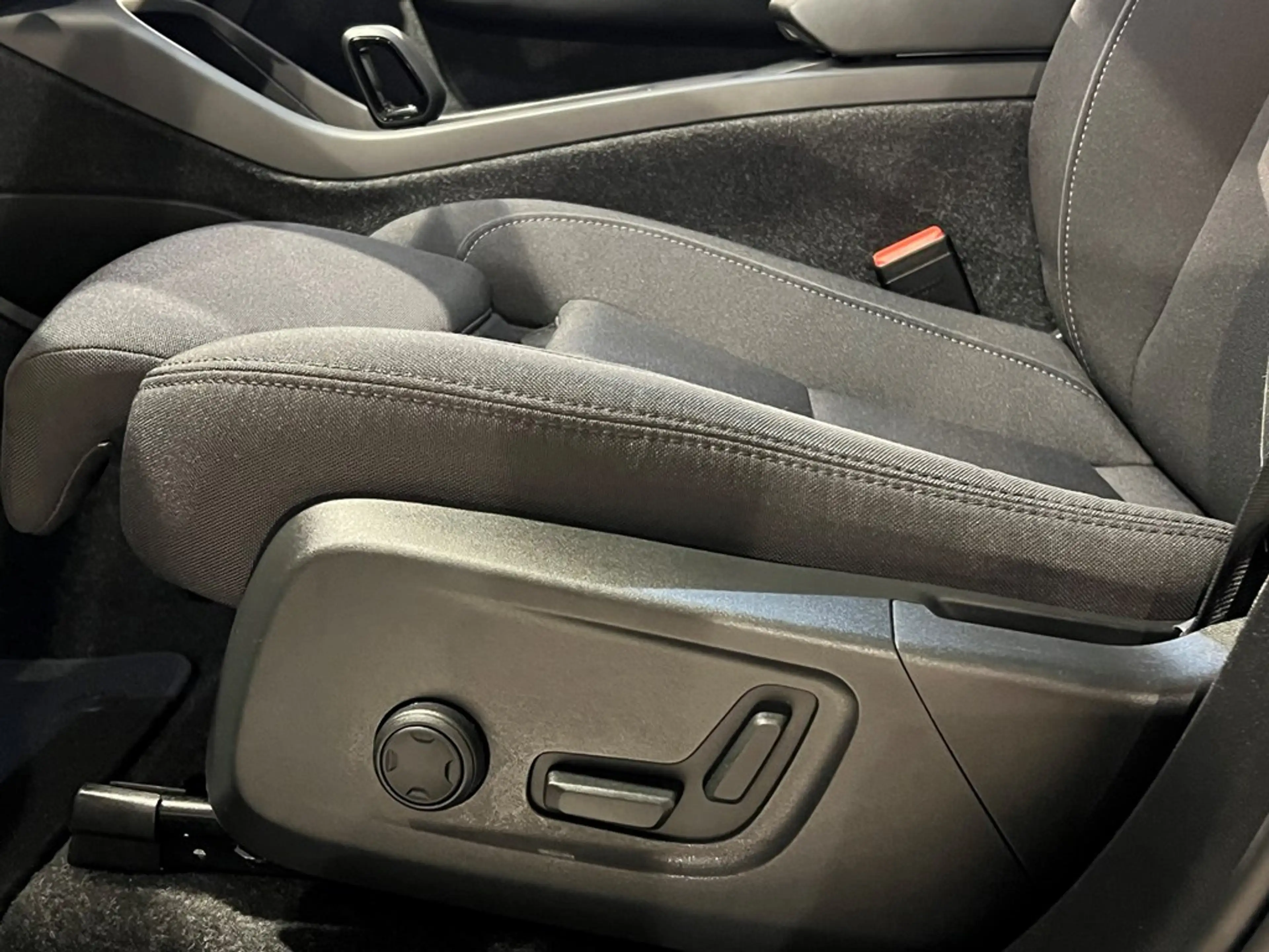 Volvo C40 Recharge Plus + electr trekhaak — photo 6