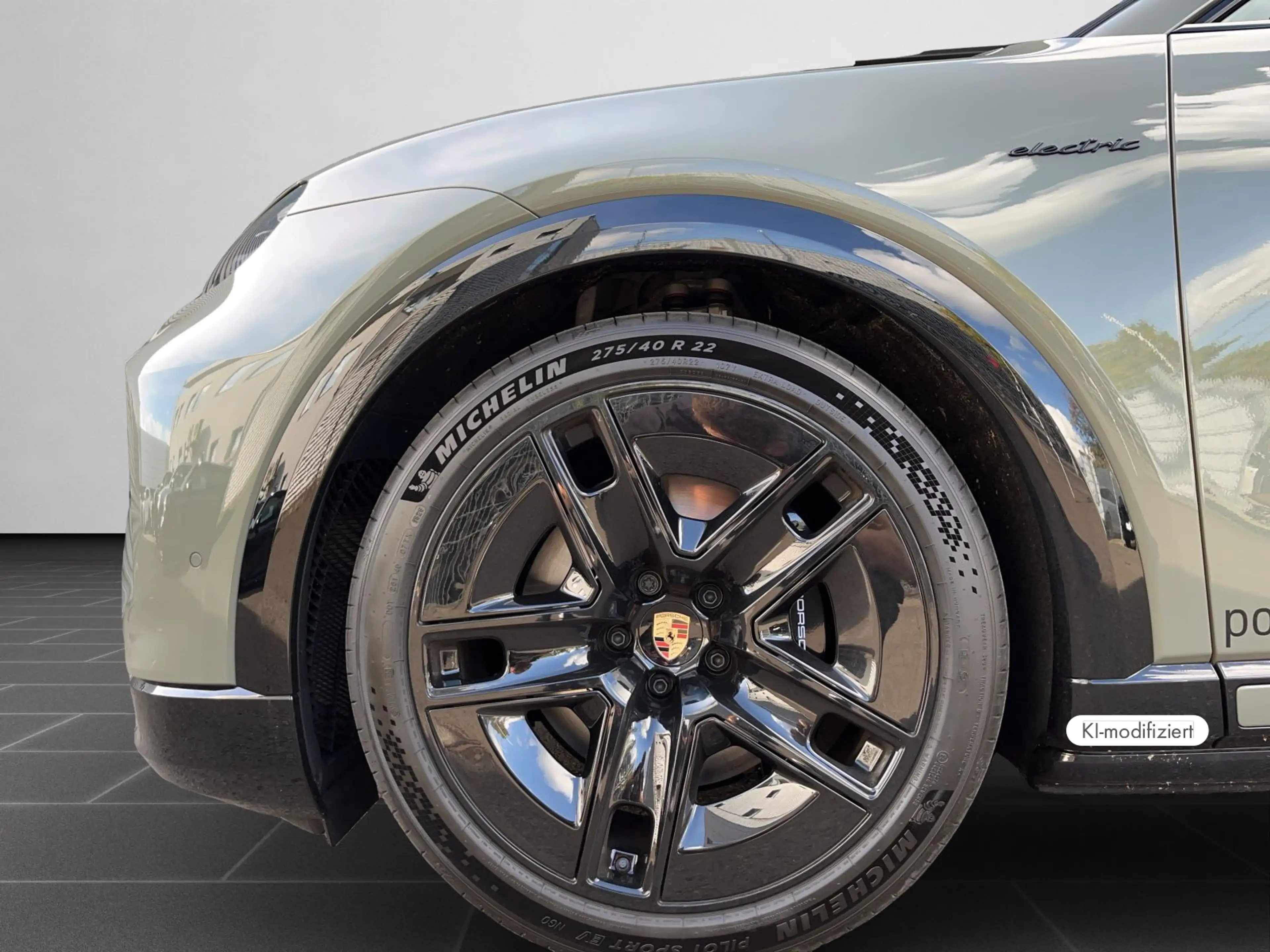 Porsche Cayenne S Electric — photo 8