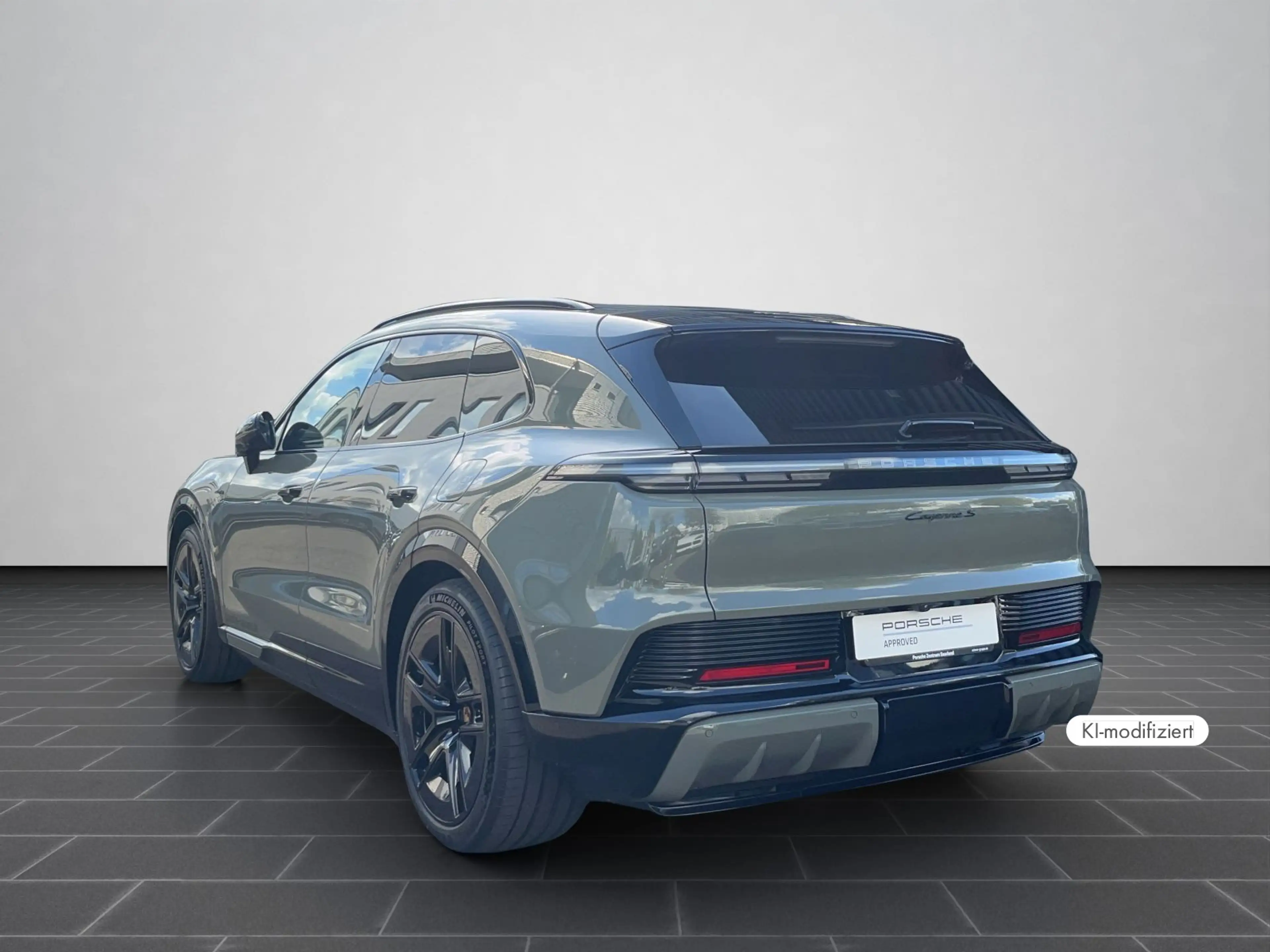 Porsche Cayenne S Electric — photo 3