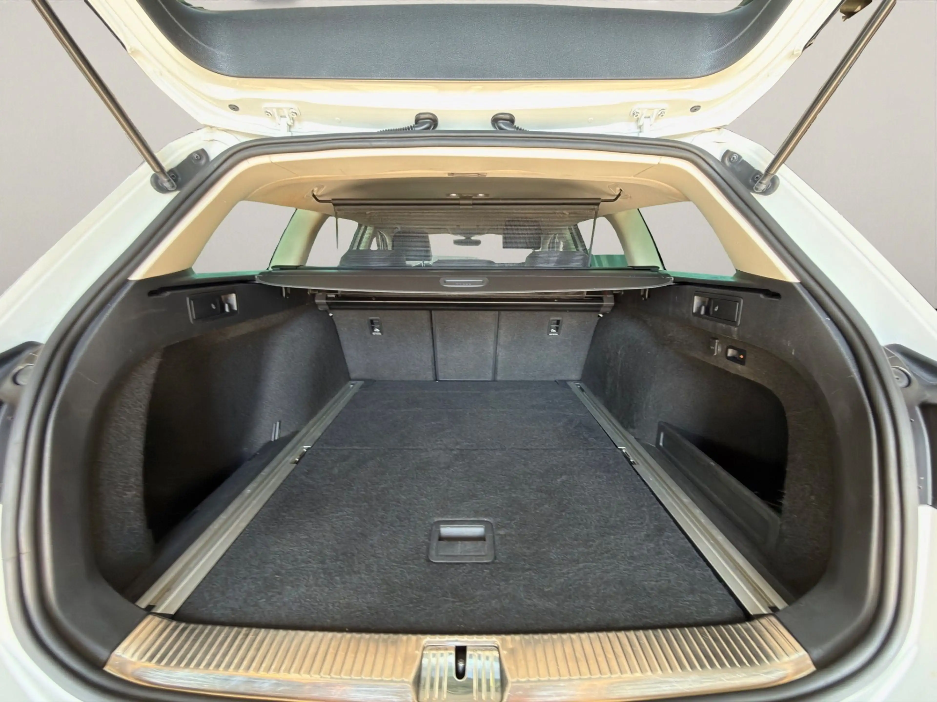 Volkswagen Passat Alltrack 2,0 TDI 4 MOTION ALLRAD / ANHÄNGER / ABSTANDSTEMP — photo 15