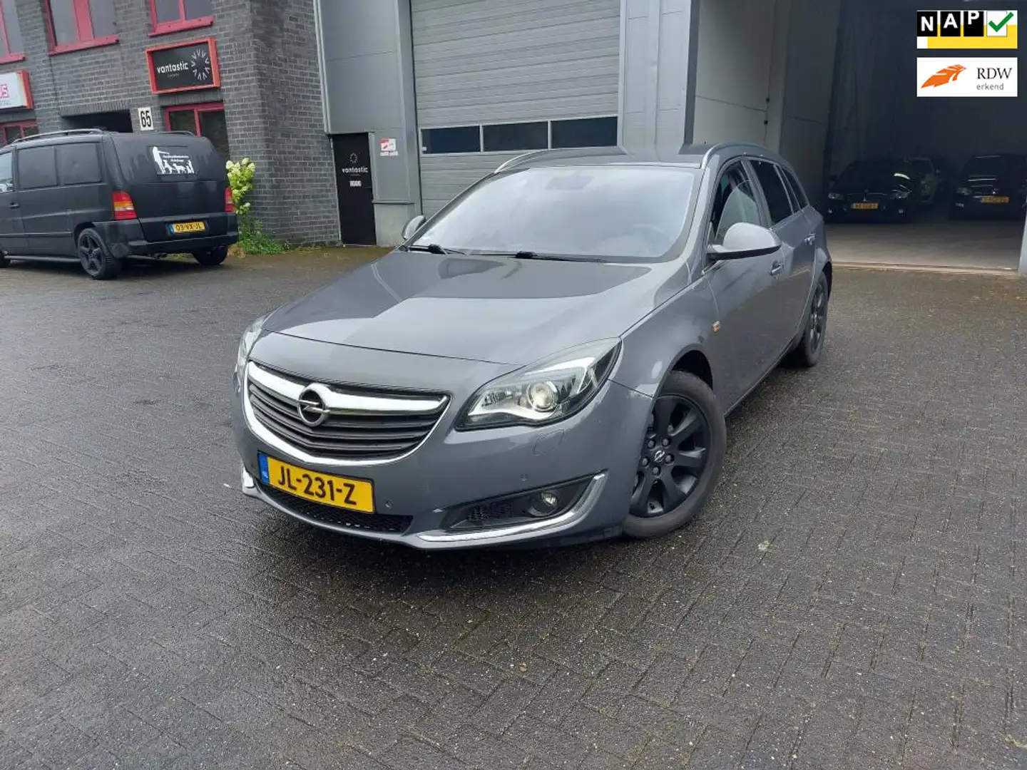 Opel Insignia Sports Tourer 1.6 CDTI EcoFLEX Business+ NL prijs Grijs - 1