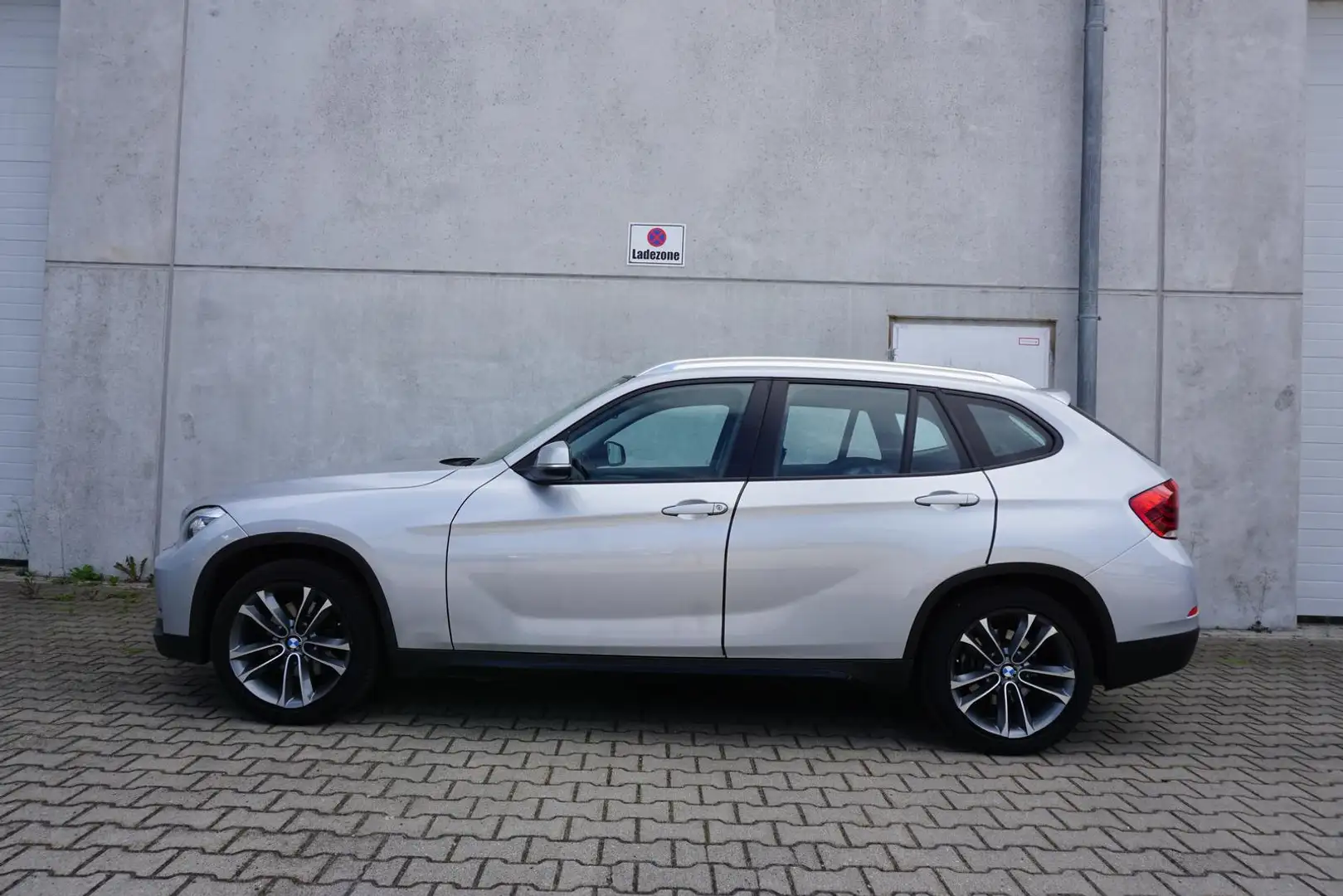 BMW X1 xDrive 28i Xenon SHZ PDC 1.Hand Silber - 2