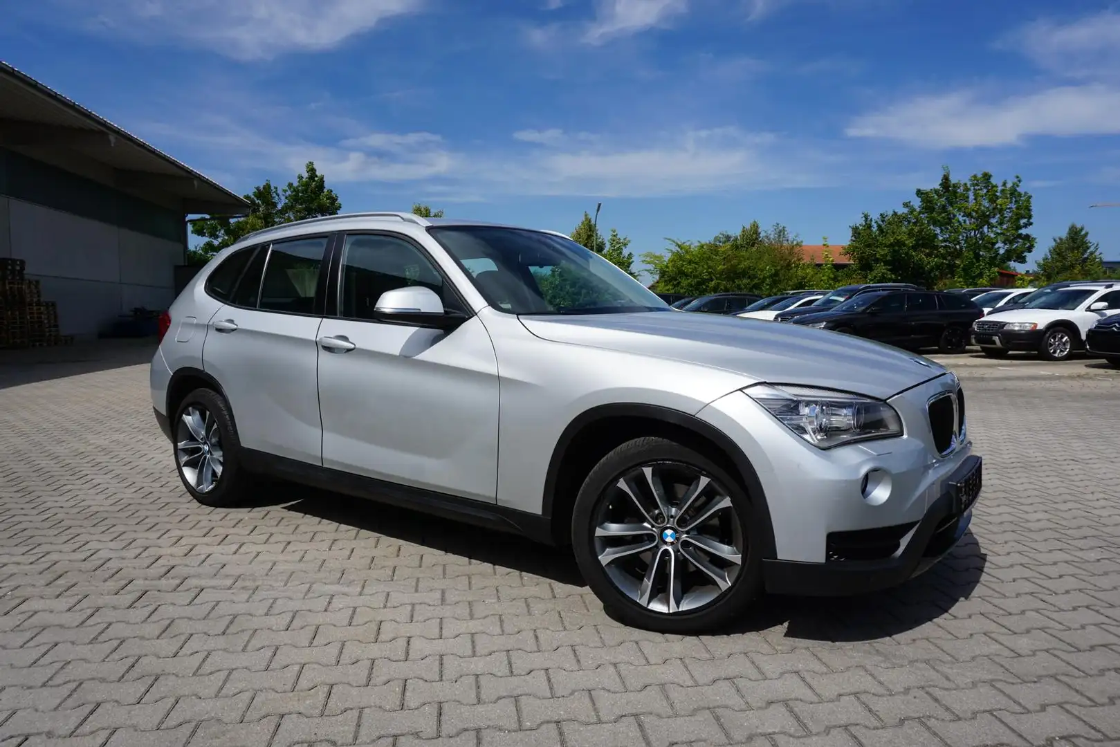BMW X1 xDrive 28i Xenon SHZ PDC 1.Hand Silber - 1