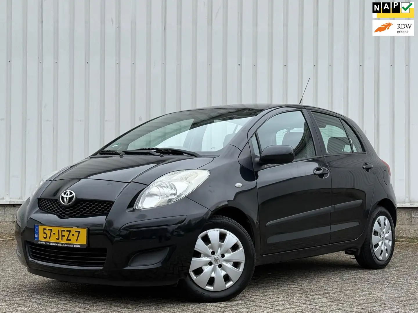 Toyota Yaris 1.3 VVTi Aspiration 1e Eigenaar,Airco,ElektrischeR Černá - 1