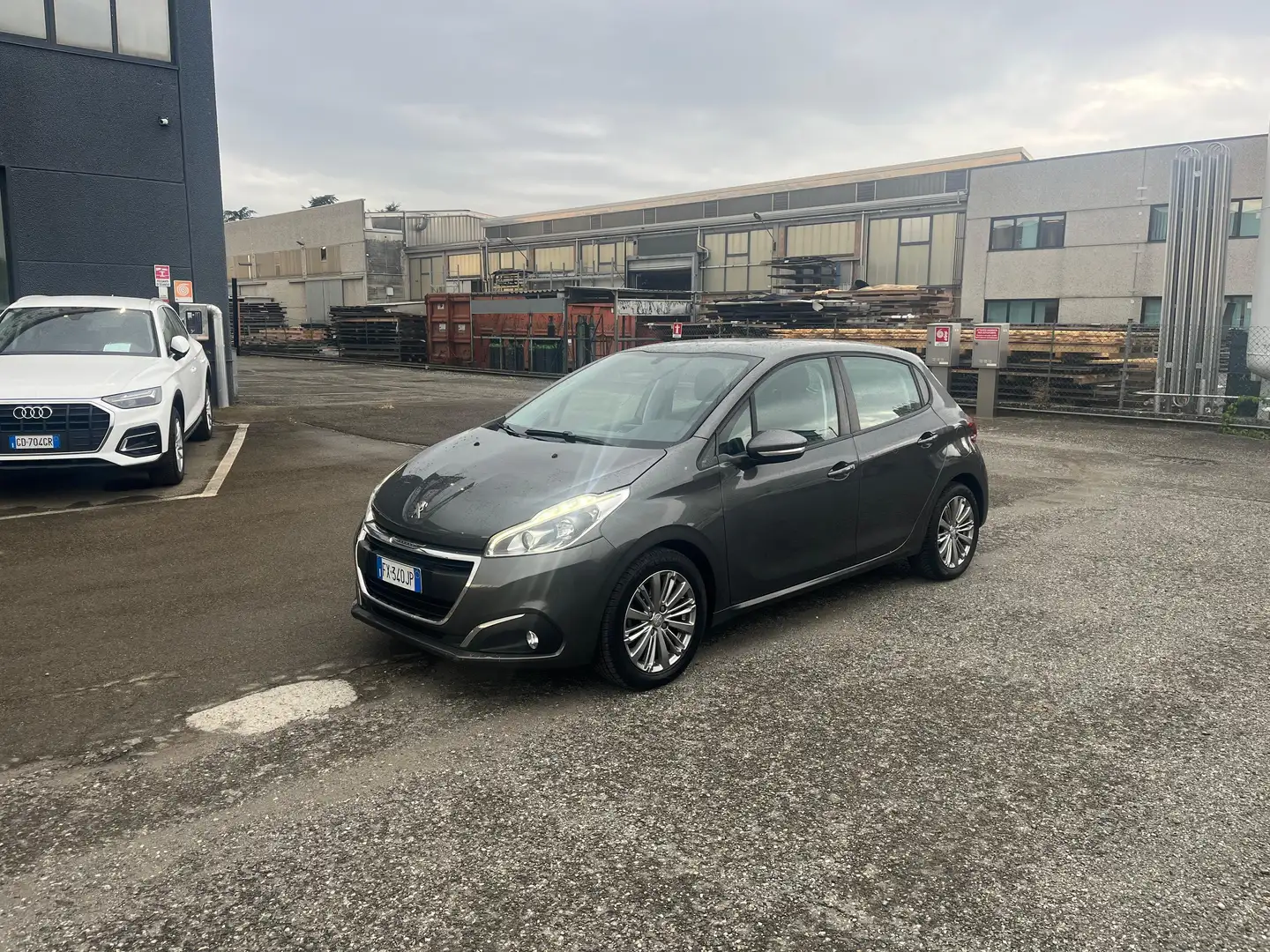 Peugeot 208 5p 1.2 puretech Allure CRUISE CONTROL! BLUETOOTH Gris - 2