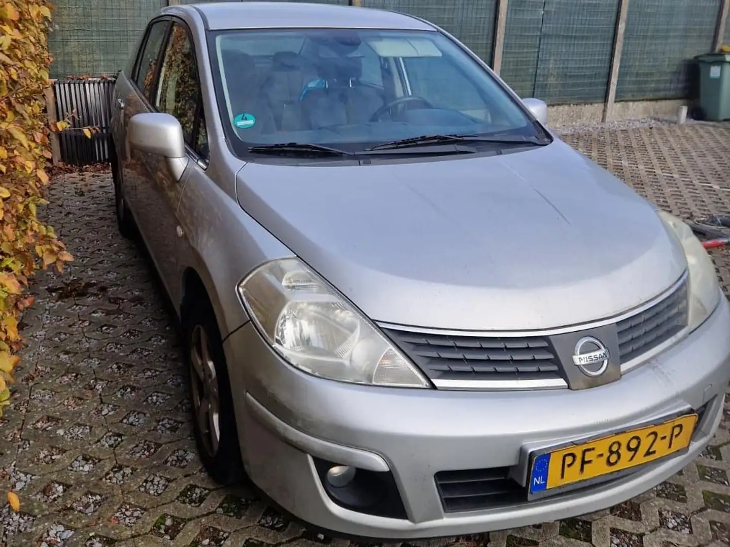 Nissan Tiida Tiida 1.6 turbo Manueel Сірий - 2