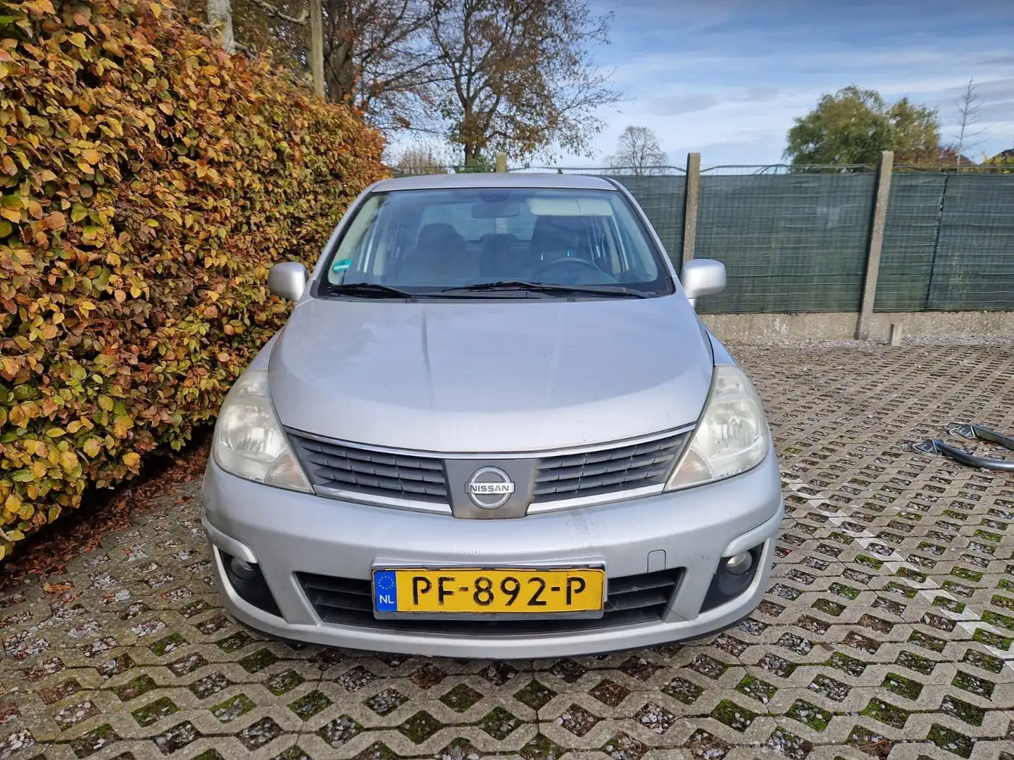 Nissan Tiida Tiida 1.6 turbo Manueel Сірий - 1
