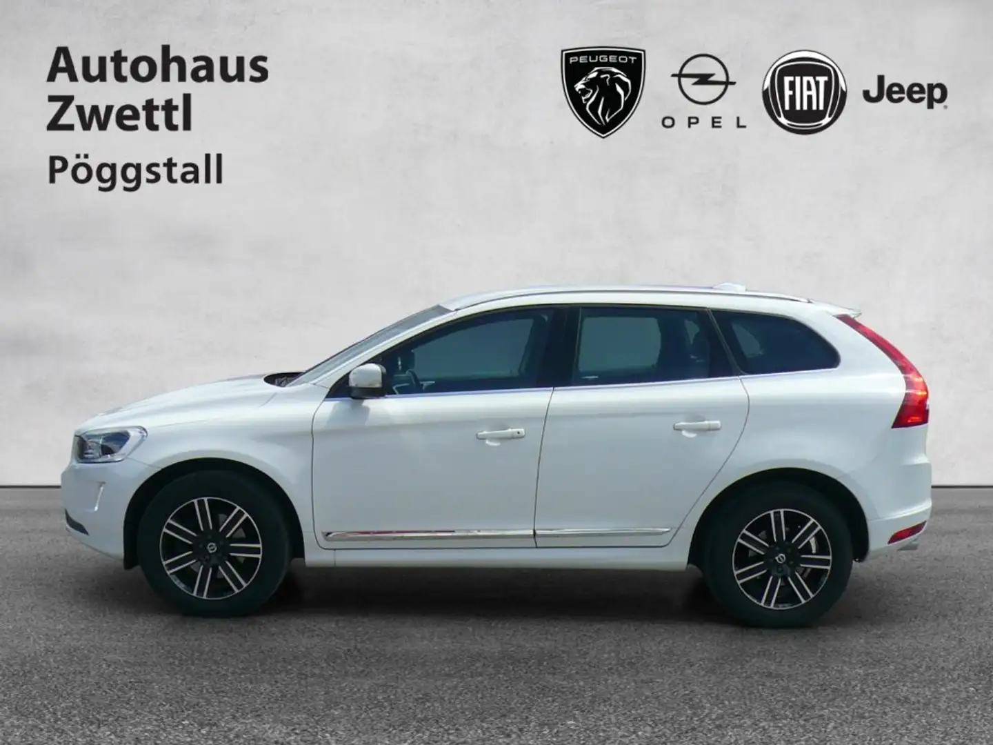 Volvo XC60 D3 MOMENTUM 2,0TD 150 AT Weiß - 2