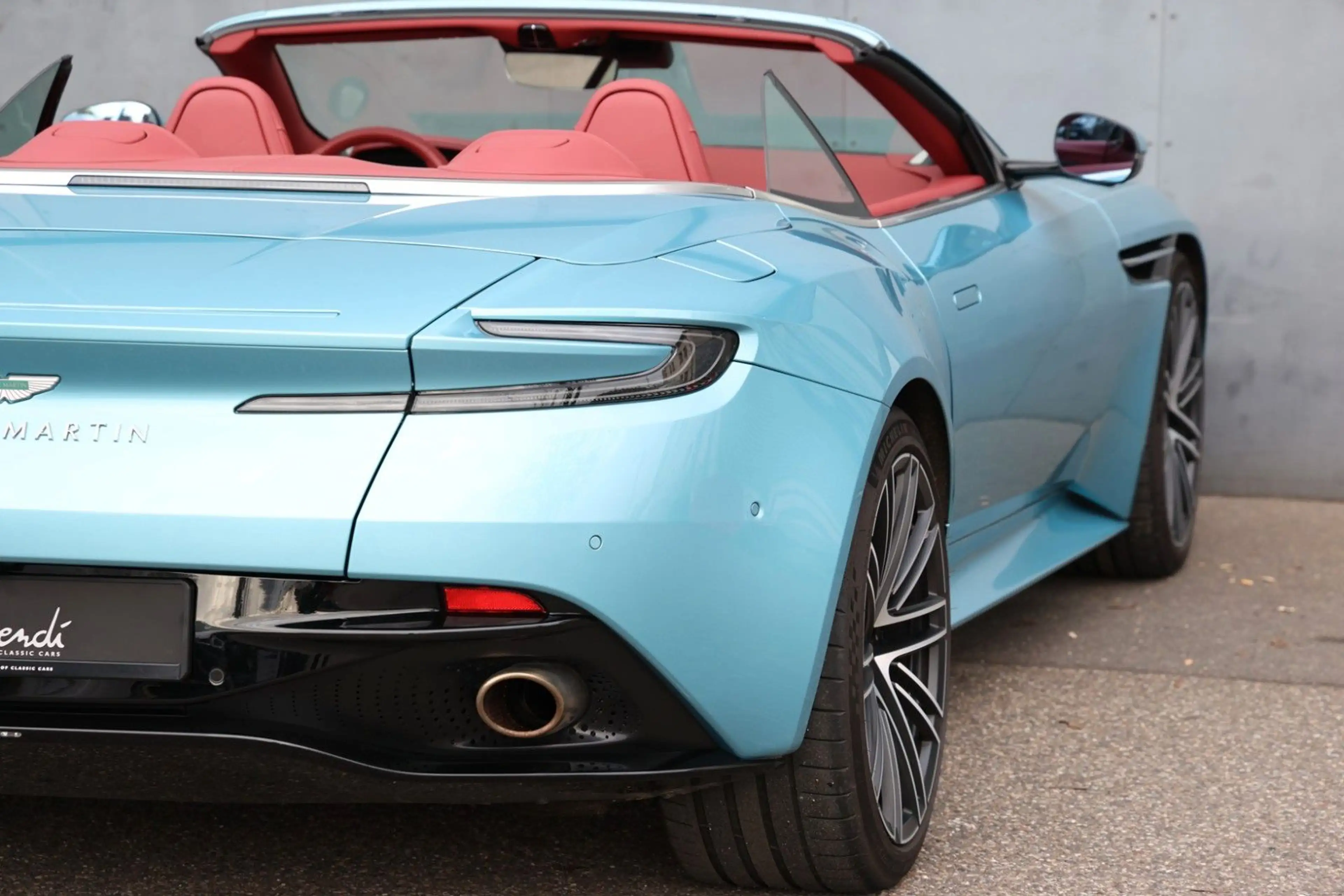 Aston Martin DB12 Volante 1. Hand — photo 13