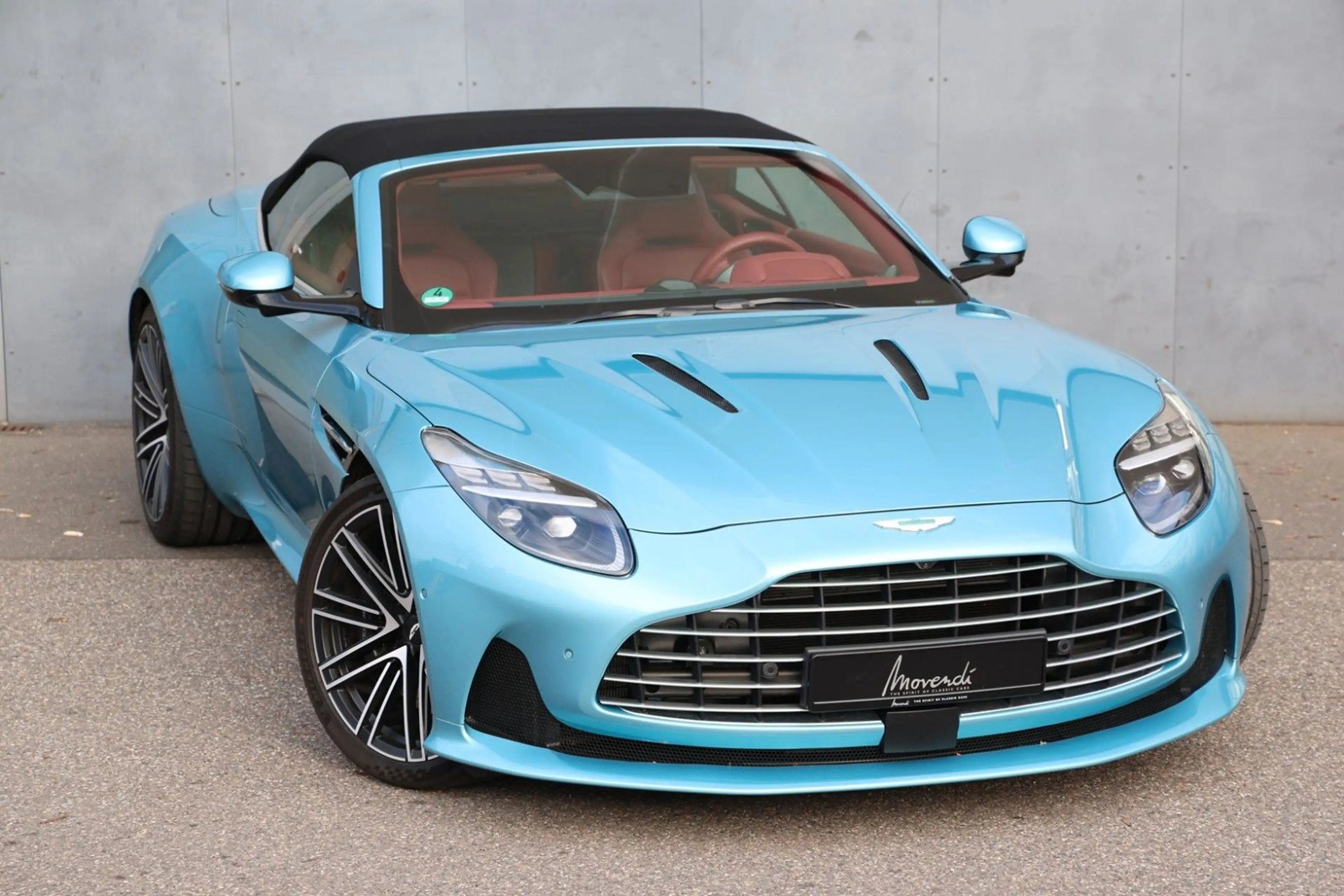 Aston Martin DB12 Volante 1. Hand — photo 14