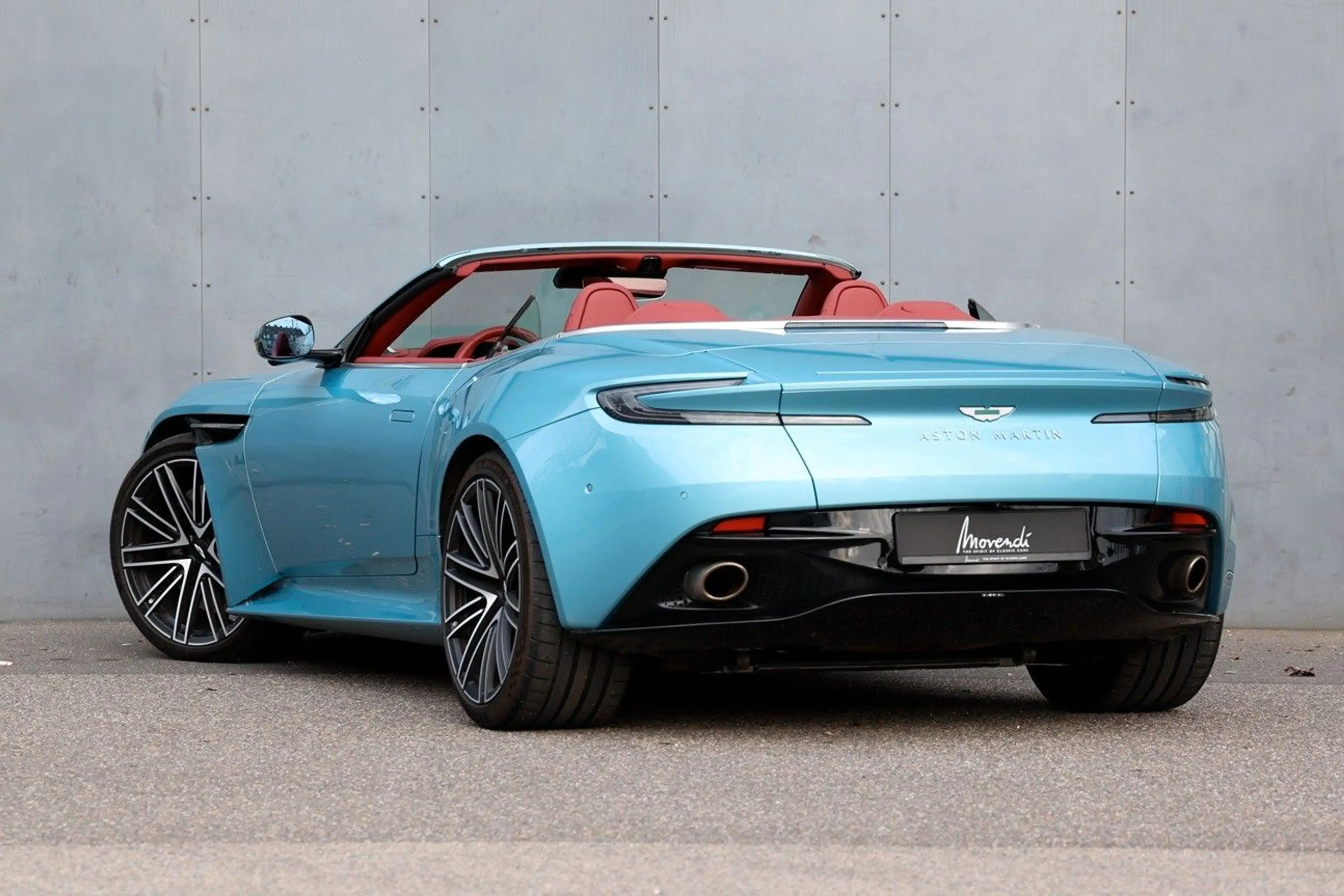 Aston Martin DB12 Volante 1. Hand — photo 2