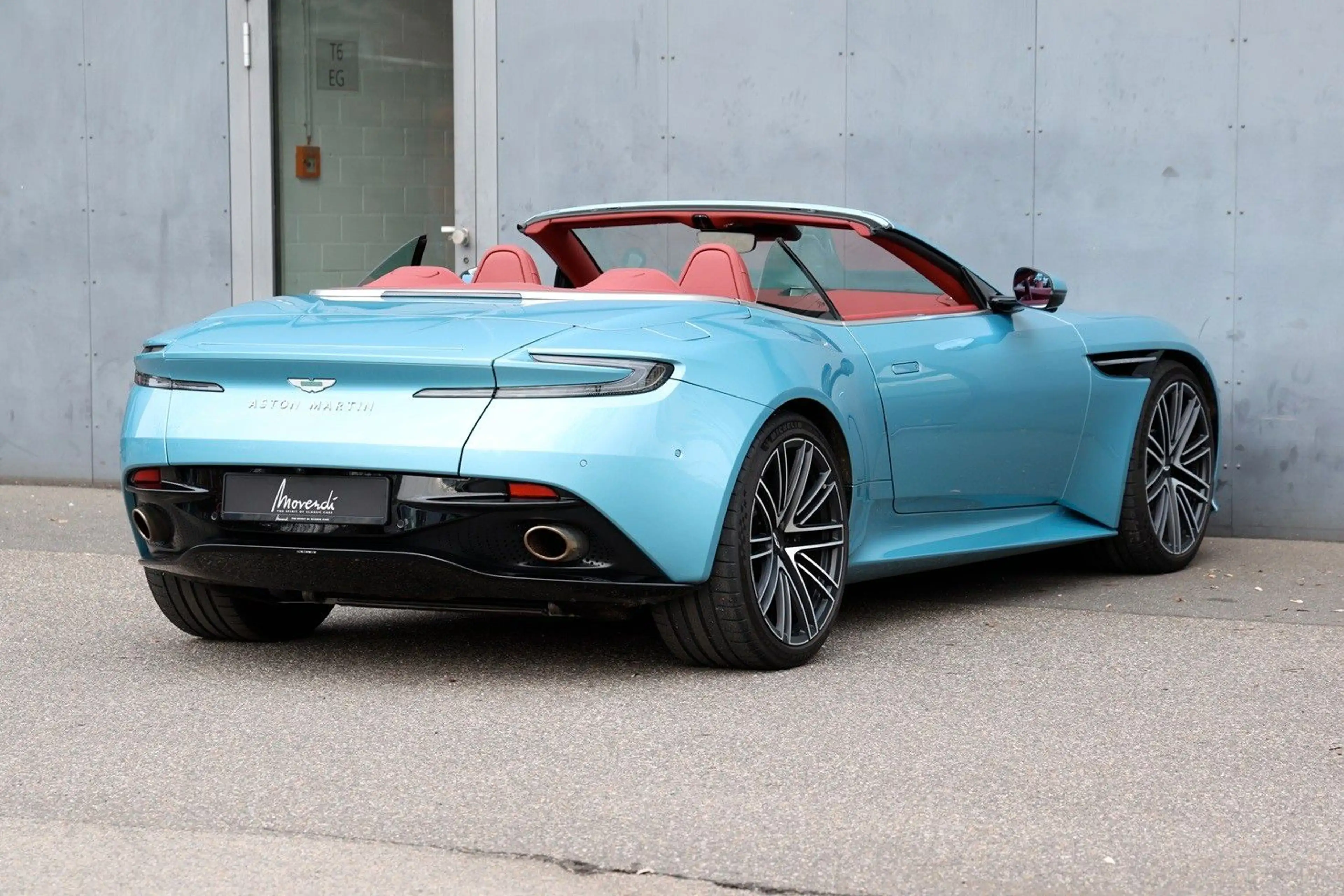 Aston Martin DB12 Volante 1. Hand — photo 10
