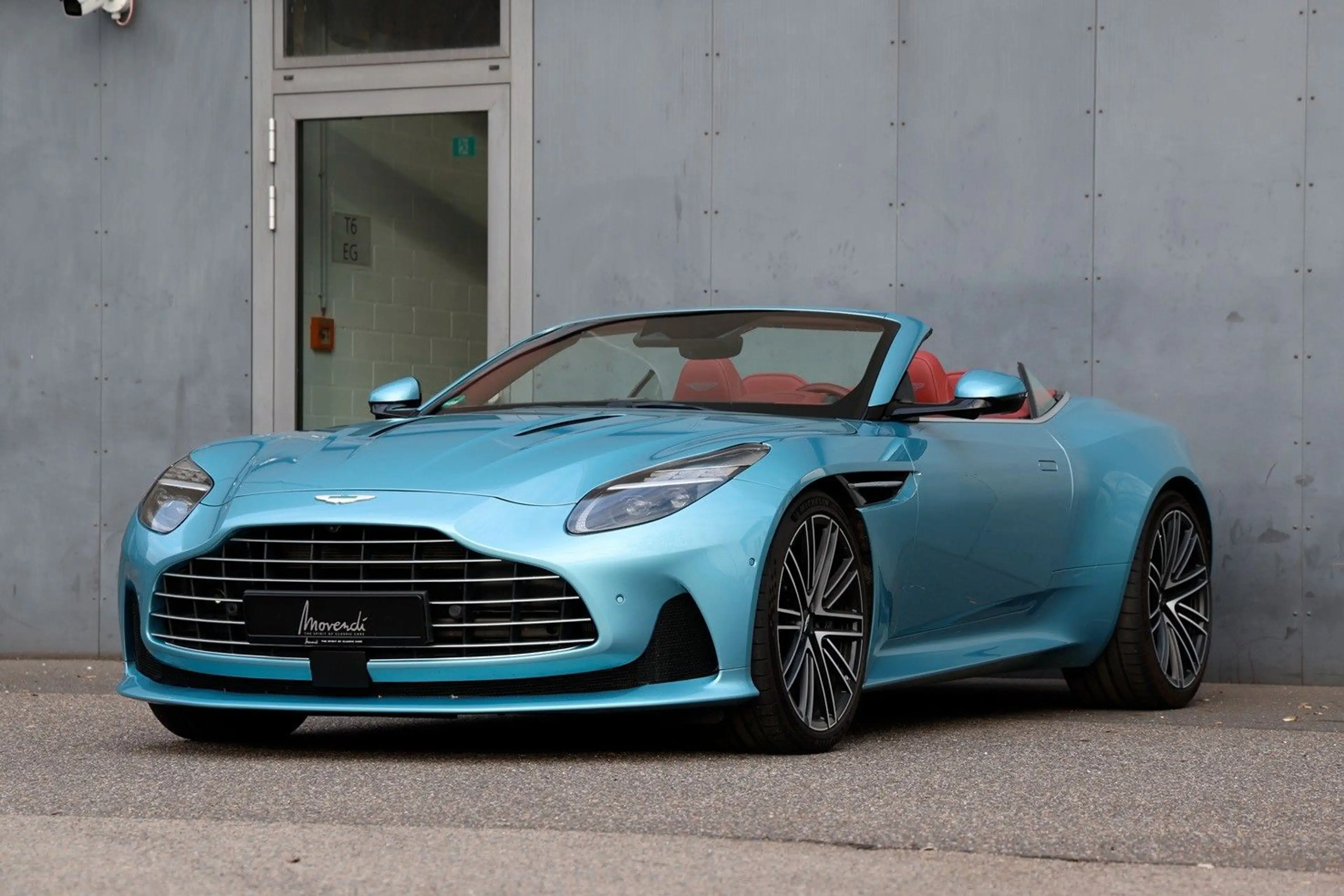 Aston Martin DB12 Volante 1. Hand — photo 11