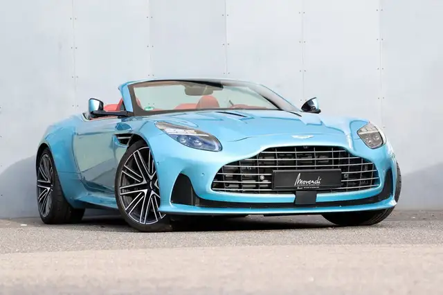 Aston Martin DB12 Volante 1. Hand
