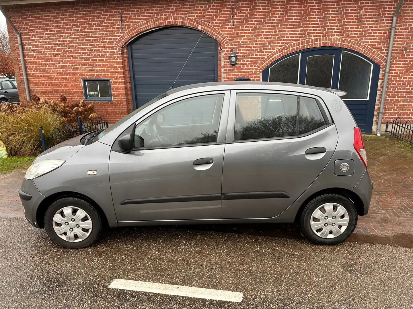 Hyundai i10 1.1 Active nieuwe apk t/m 14-12-2024 Grijs - 2