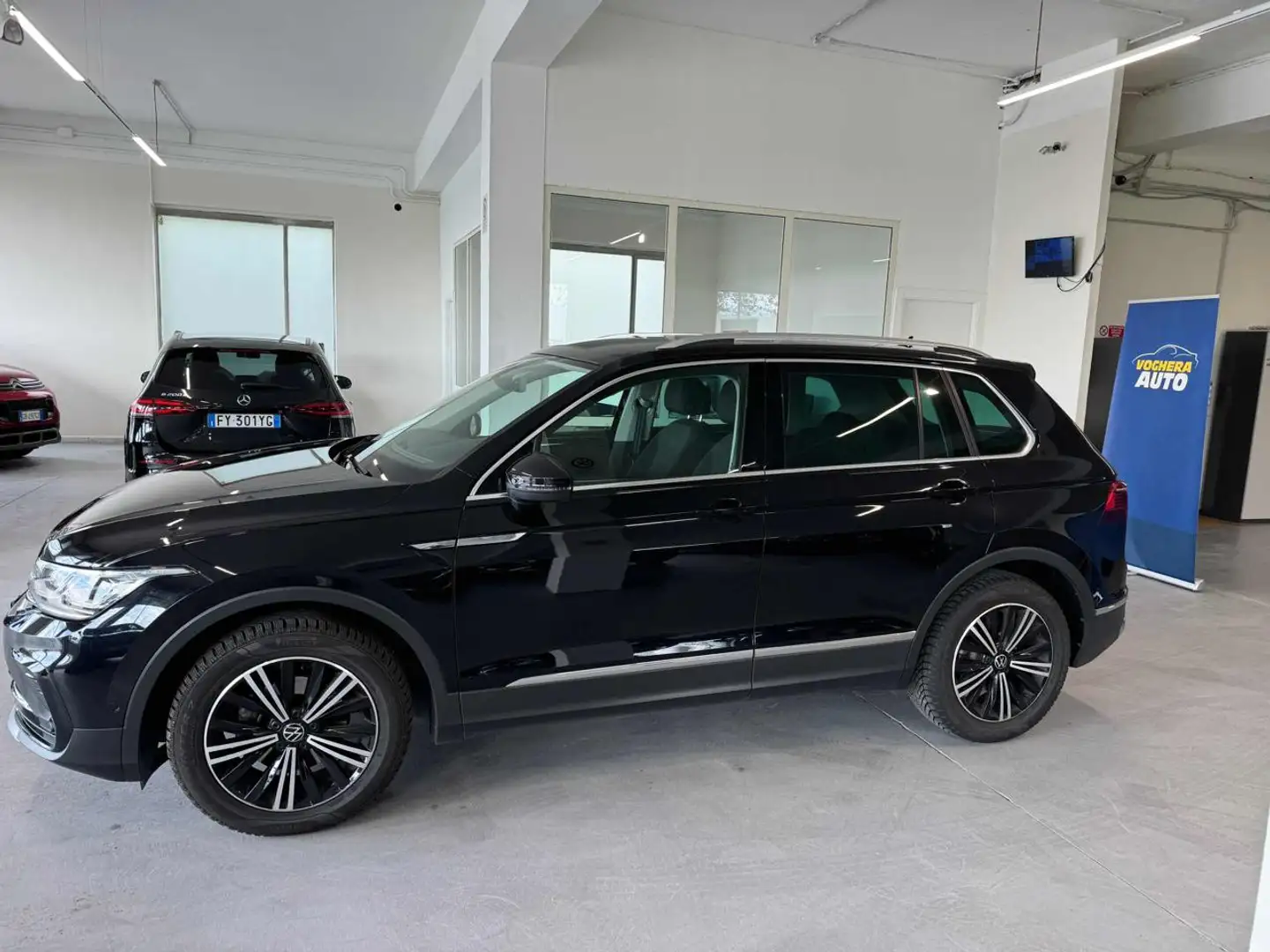 Volkswagen Tiguan 2.0 TDI 150 CV SCR DSG Elegance Schwarz - 2